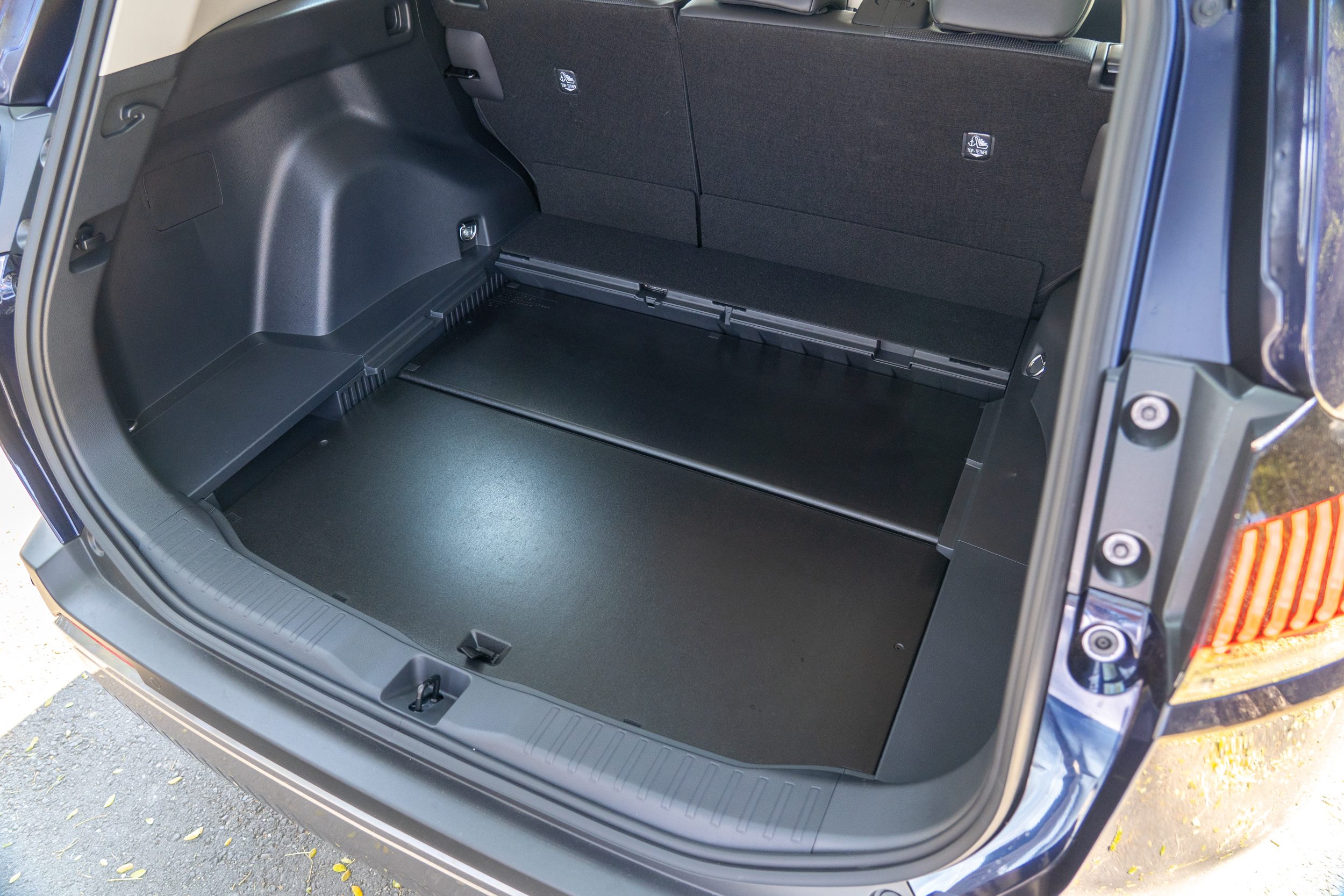 後廂底板採雙面設計，其中一面為抗濕、耐髒、好清洗的塑料面。