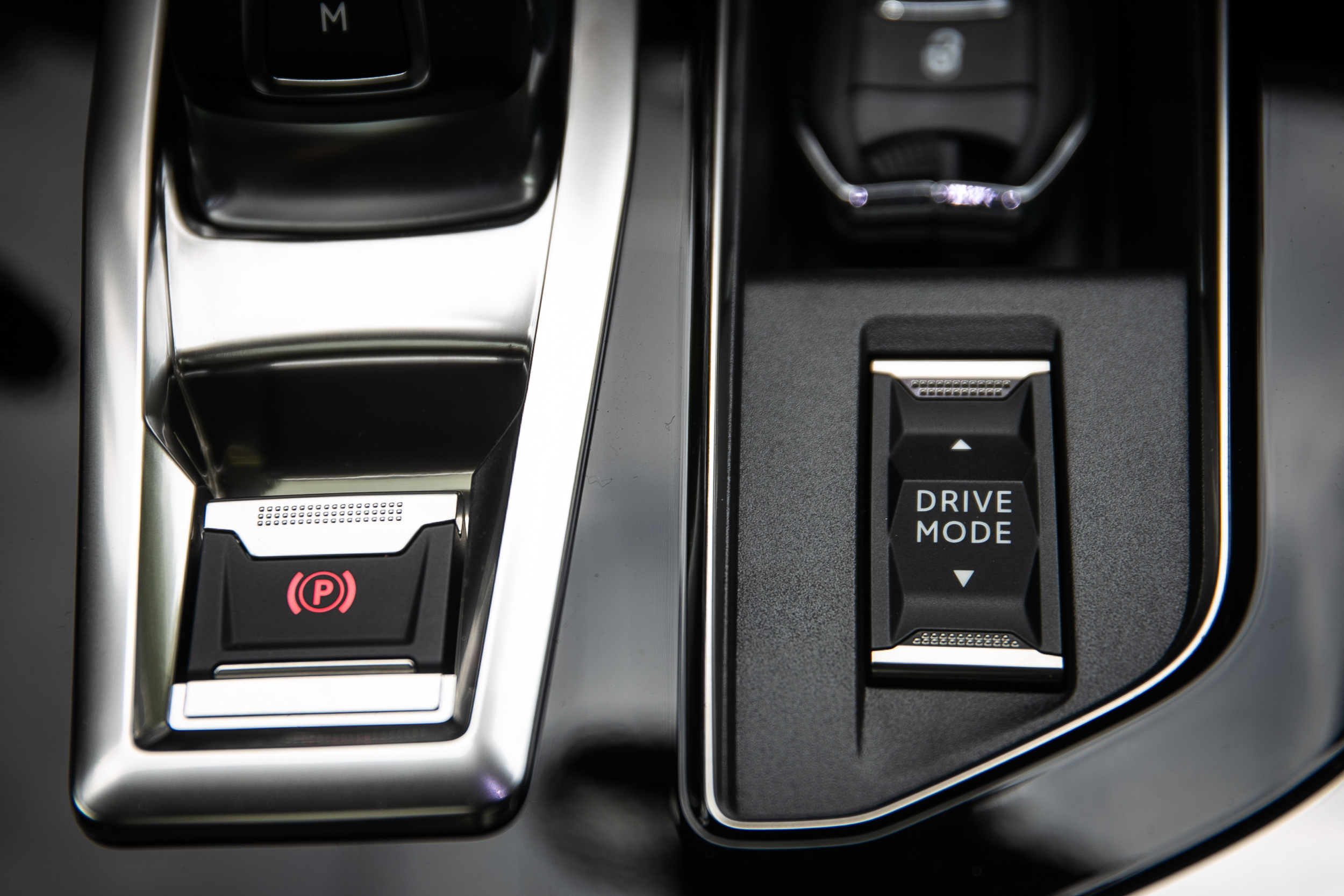 提供三種動力模式切換功能,讓動力輸出表現更為多元,可以適應不同開車環境。