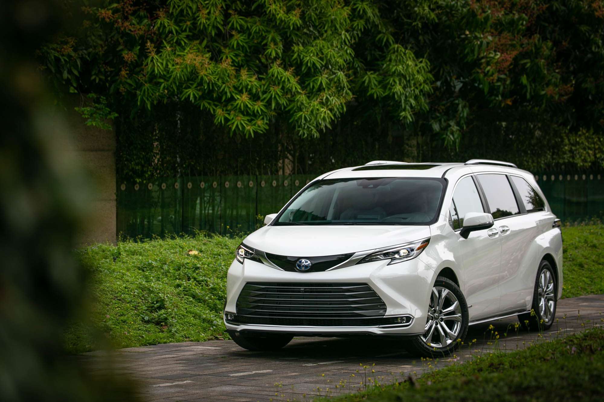 試駕車款為 Toyota 全新 Sienna 鉑金版,售價為新台幣 279 萬。