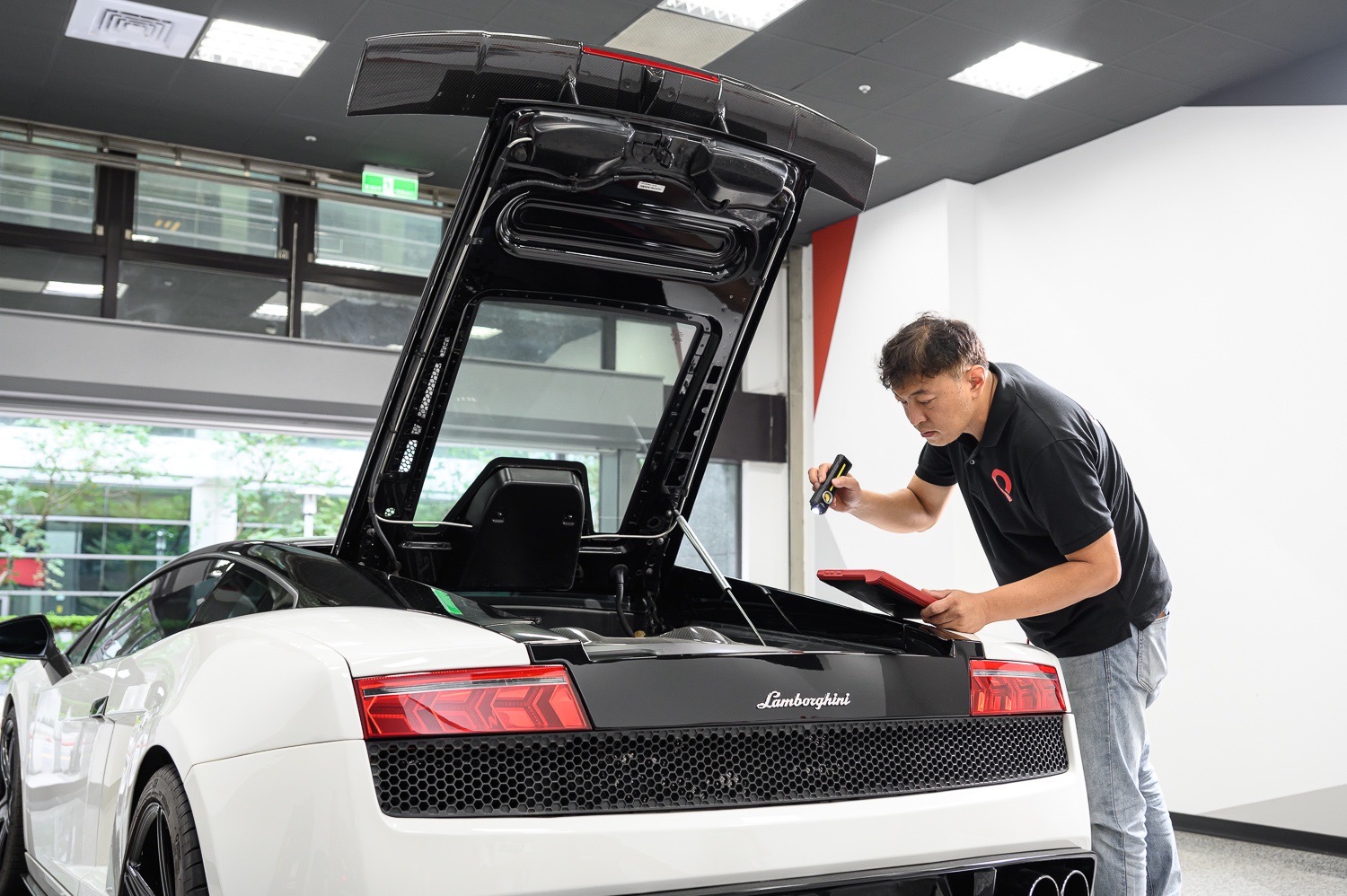 QUOTZ 拍車網為車主提供一站式服務,精準車況鑑定、良性競標媒合好價錢、第三方履約控管,解決中古車買賣痛點。