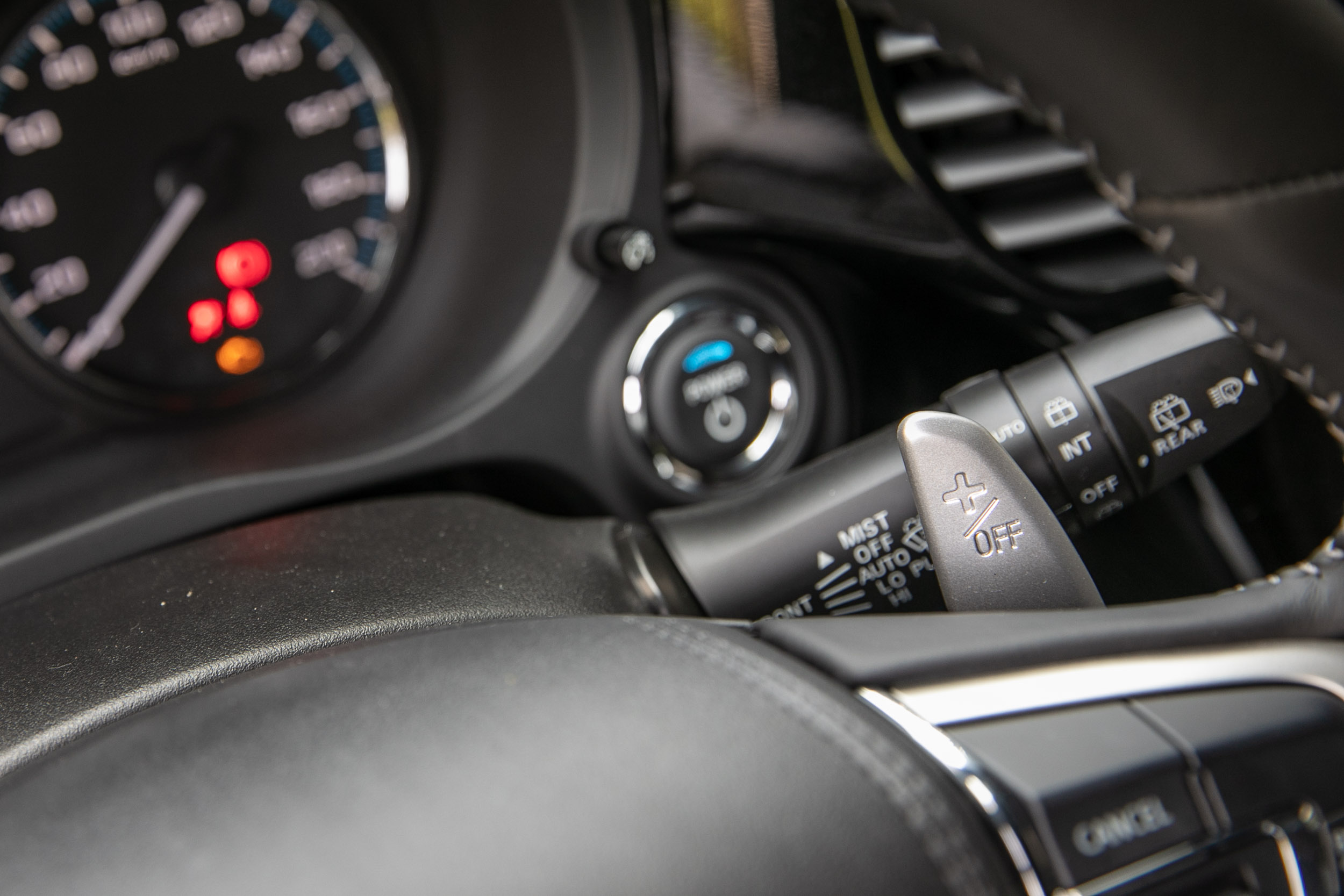 方向盤撥片可在六段回充強弱中選擇。