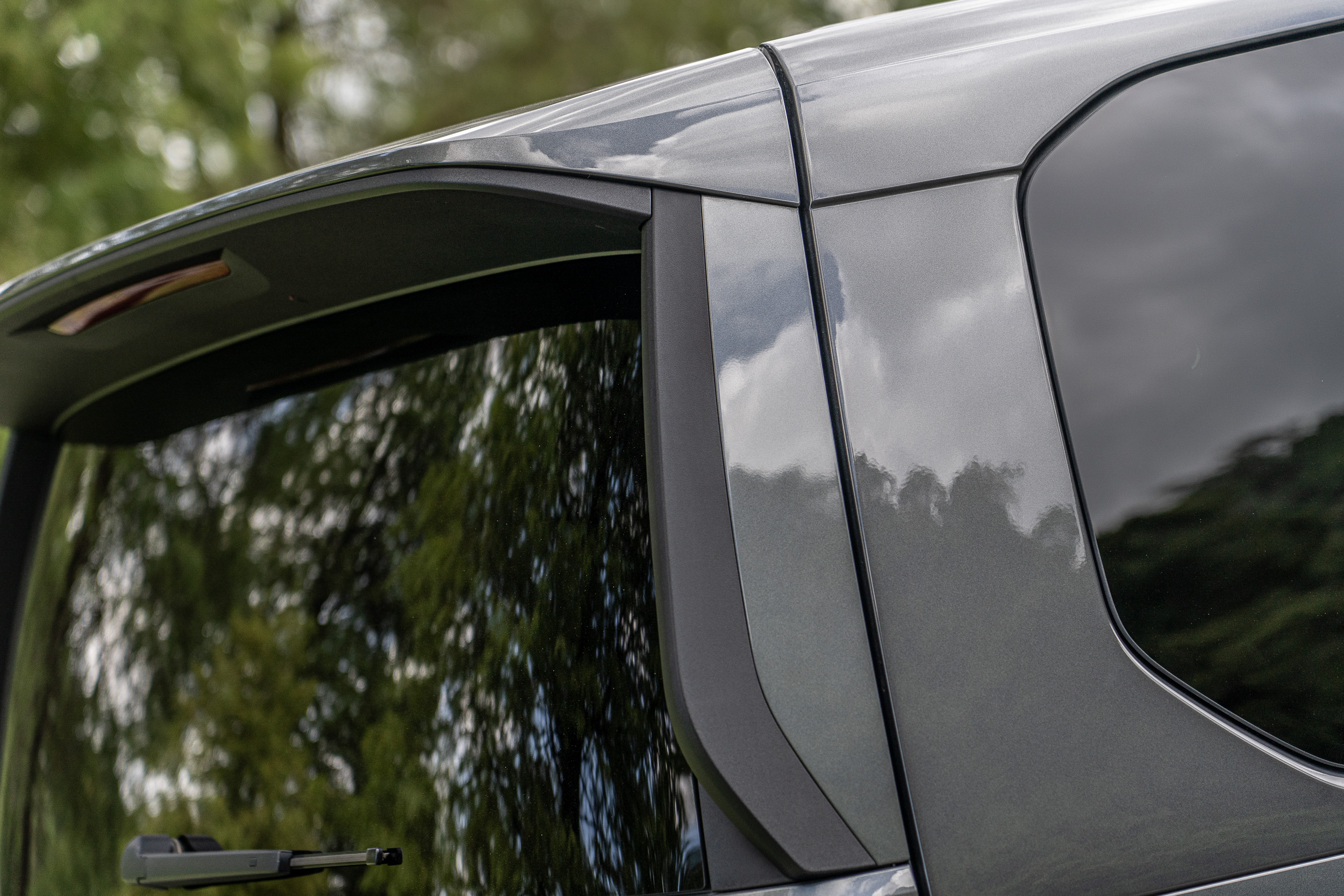 可別小看這組尾翼,這類巧思讓 Multivan T7 在視覺上變得相當活潑。