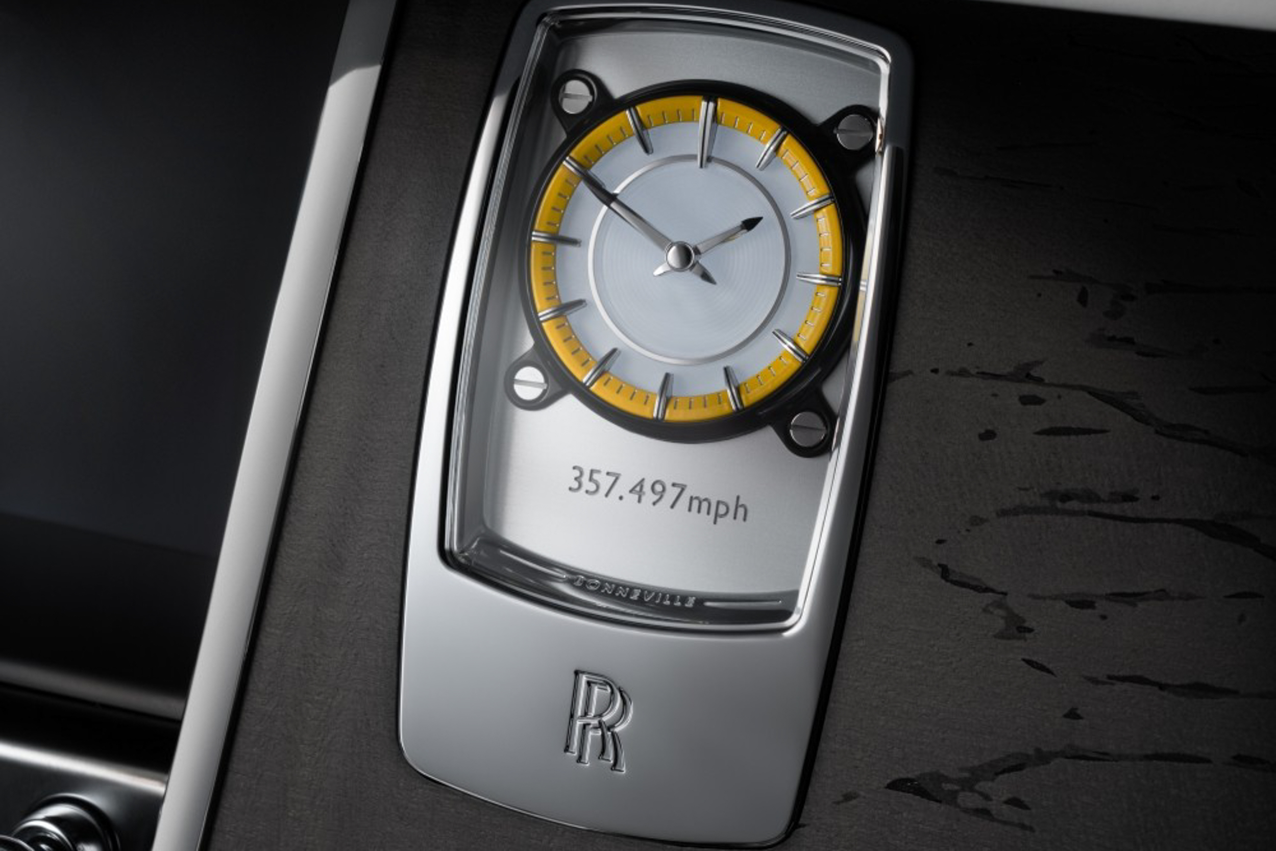 喬治·艾斯頓創造了他的第三個也是最後一個陸地行駛速度記錄,即357.497 英里/小時。