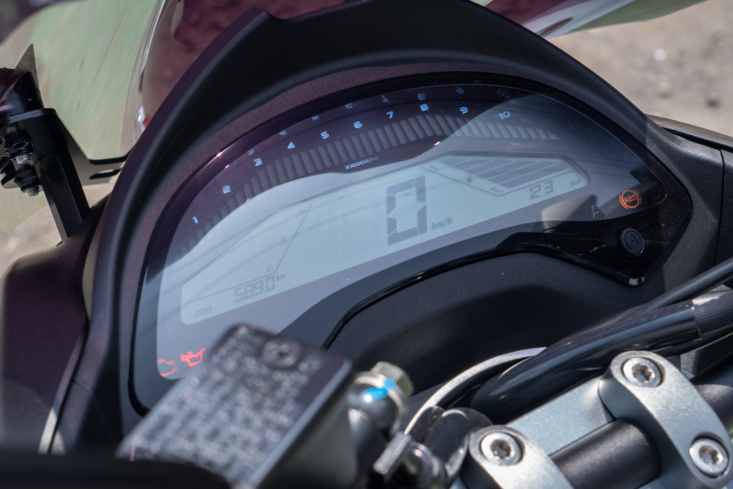 LCD 液晶儀表介面。