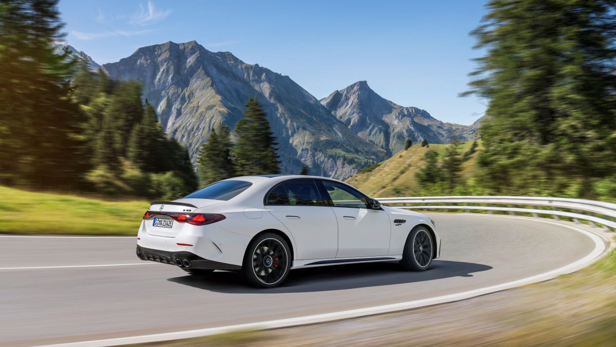 Mercedes-Benz 推 C-Class、E-Class 星耀版，夜色套件配備上身！