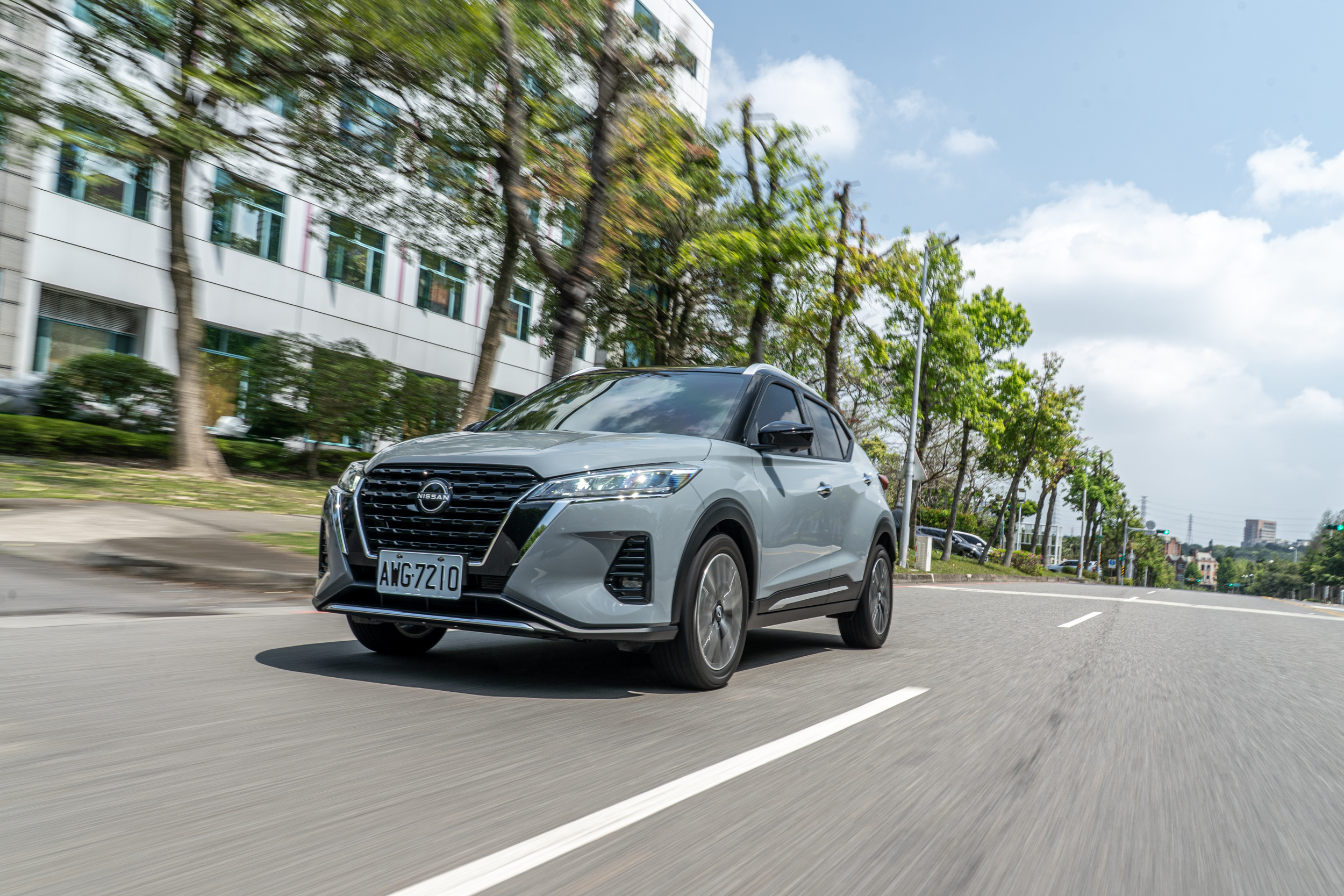 動力銜接X-CVT 無段自動變速系統附Sport模式，加速感受以輕快見長。