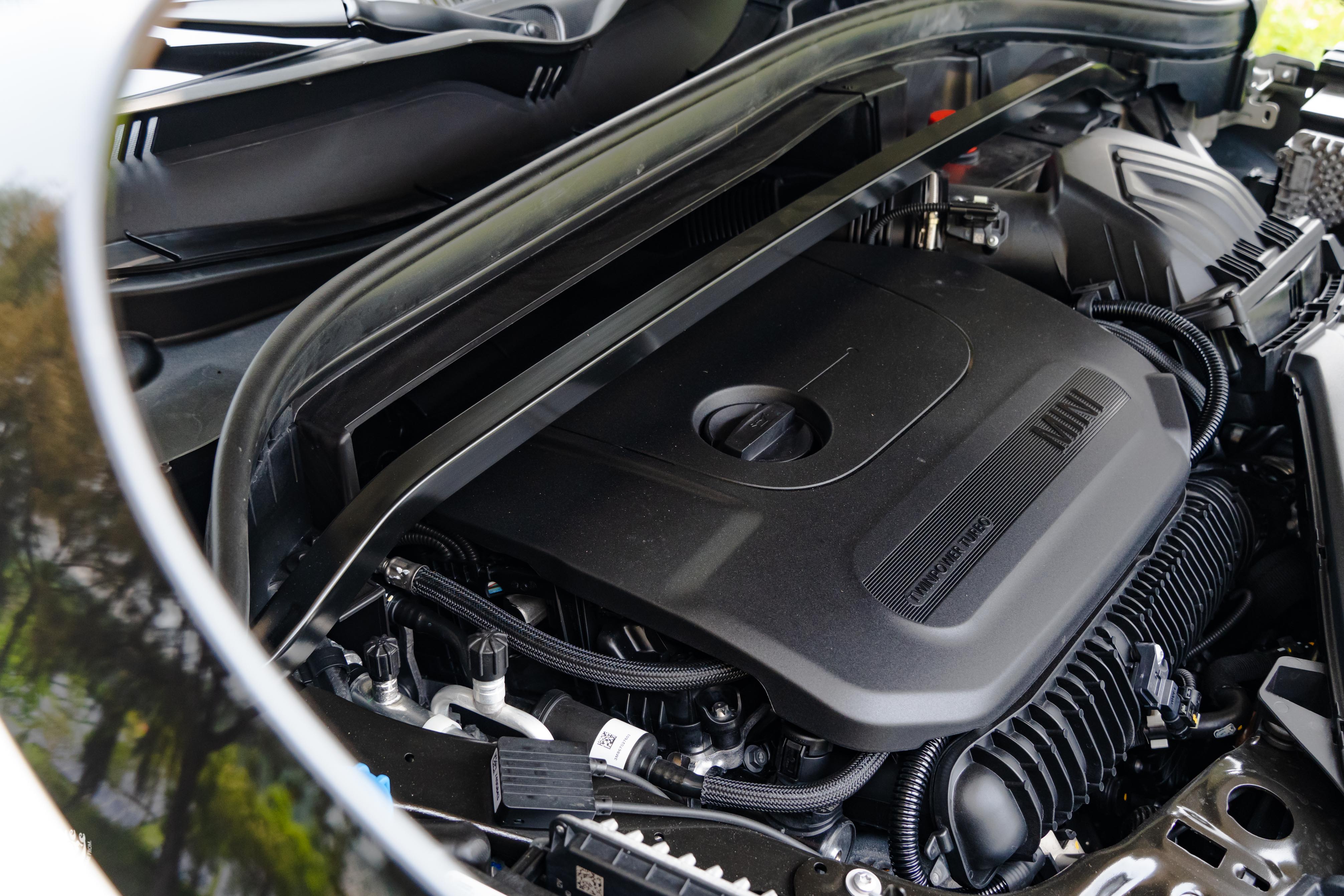 源自於 BMW 代號 B48 的直四渦輪引擎，馬力達 306 匹，最大扭力為 450 牛頓米。