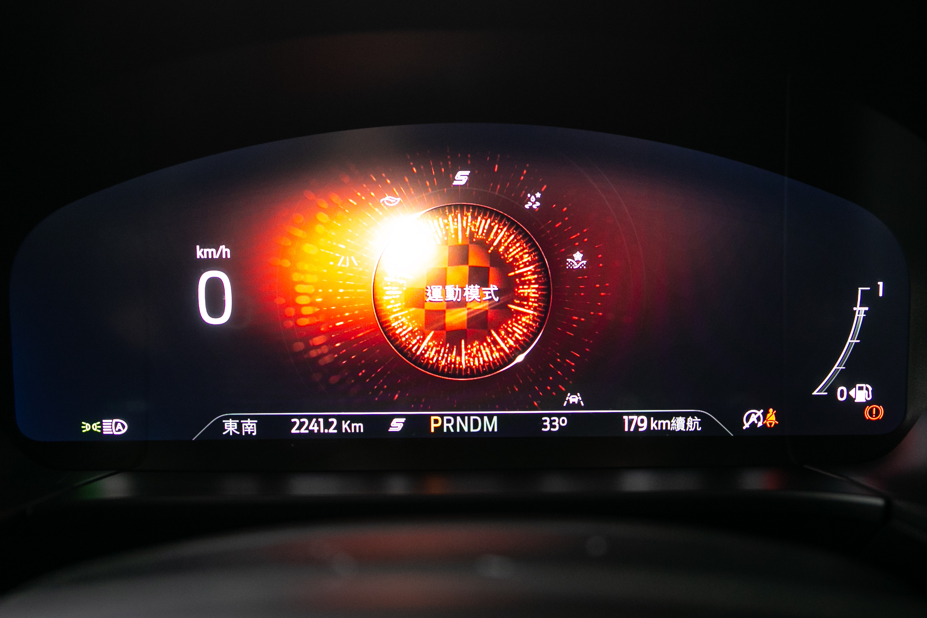 駕駛模式切換時儀表會有相對應的動畫顯示。