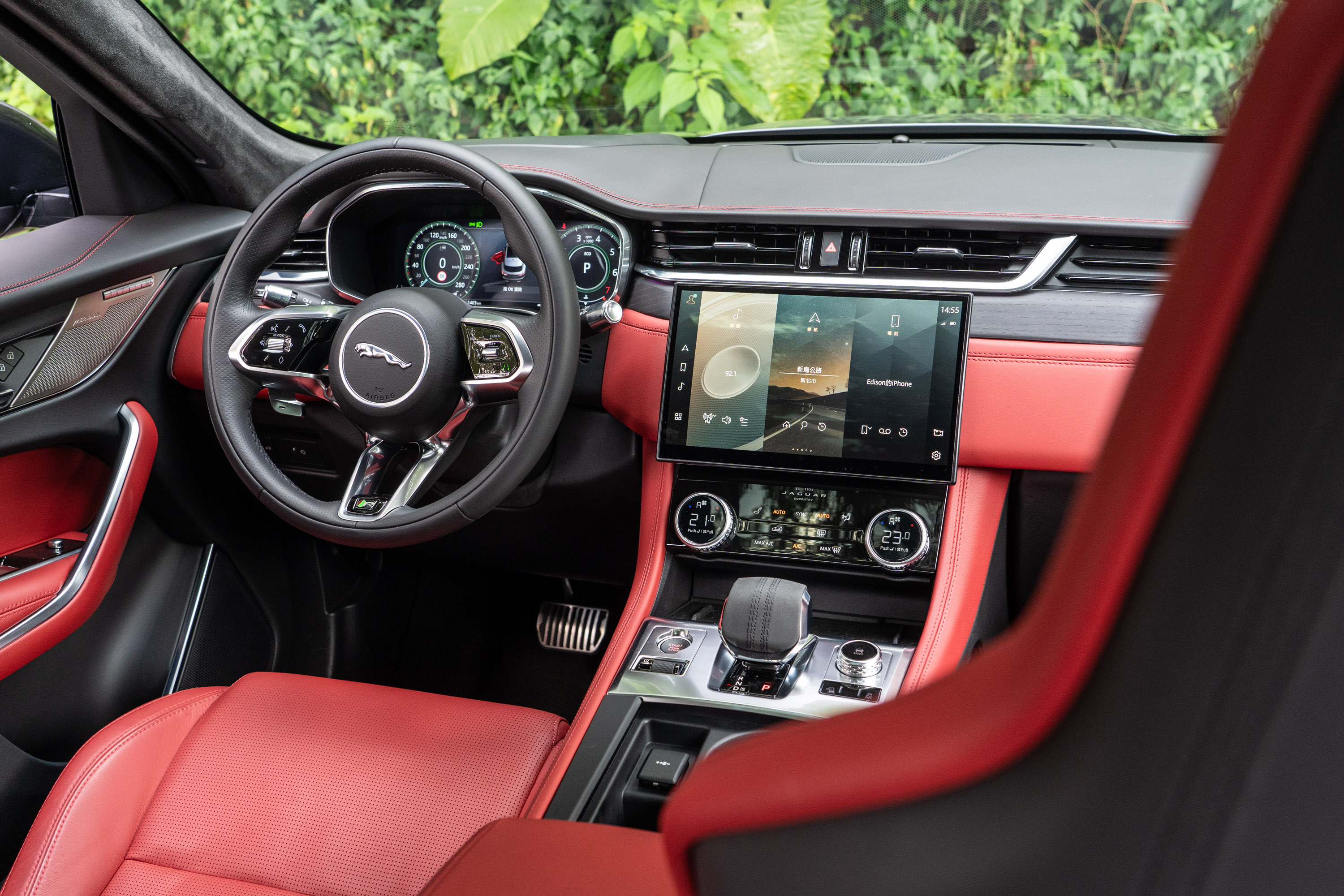 座艙的改變也相當明顯,主要為科技感與質感的提升。