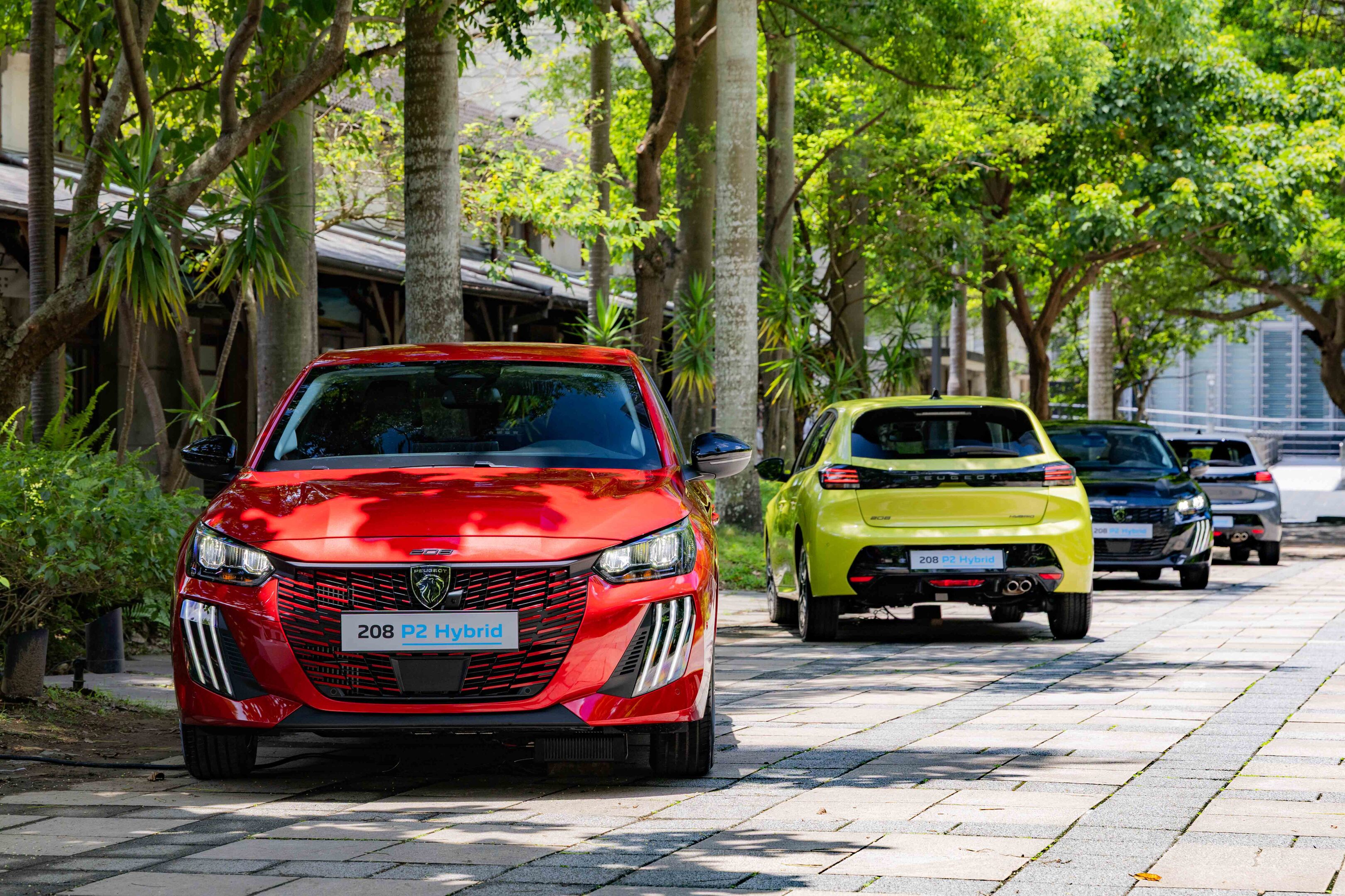 全新 PEUGEOT 208 重新定義「法式都會油電掀背」建議售價 99.8 萬元