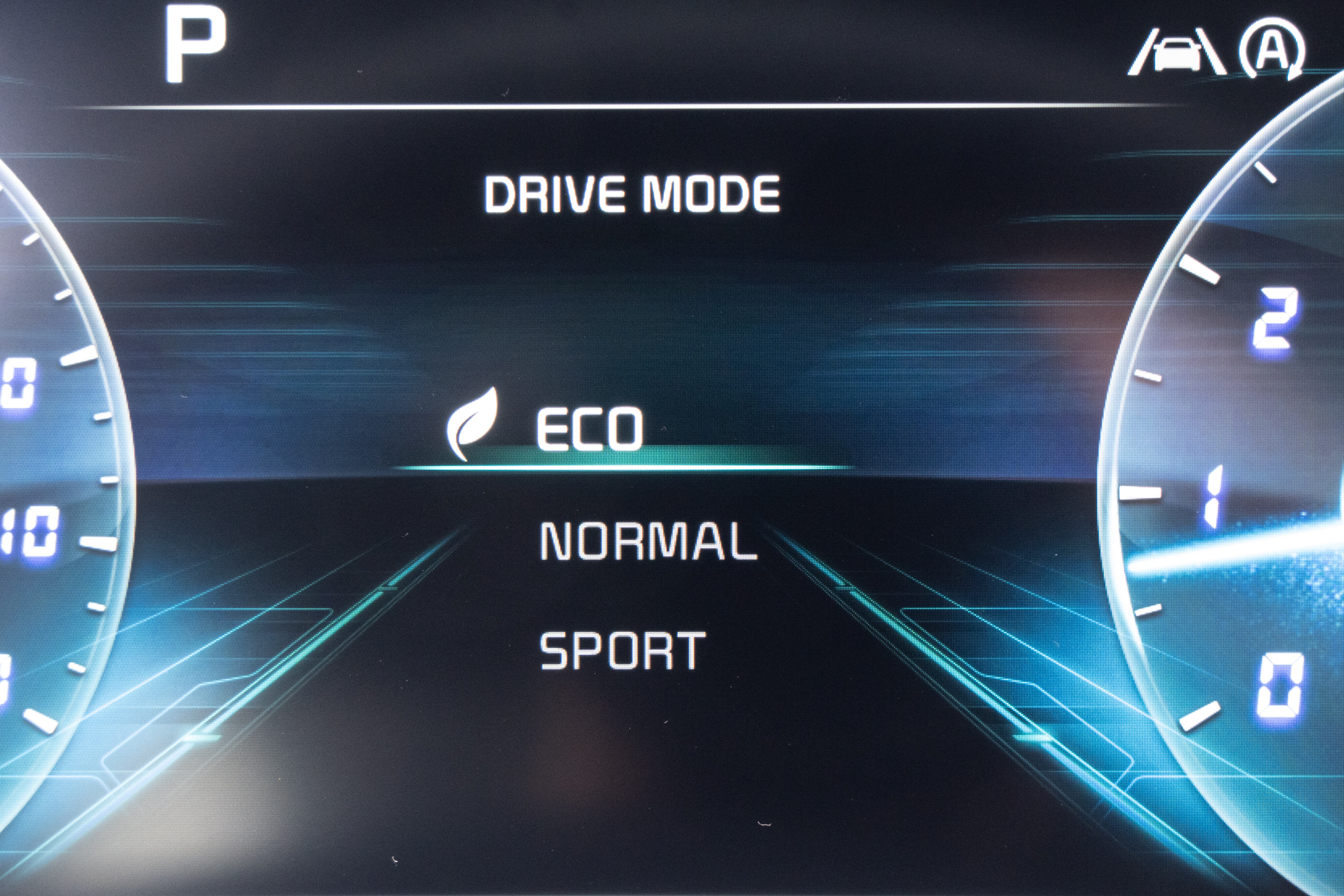 ECO Mode 時啟動滑行模式,關閉引擎增加省油效應。