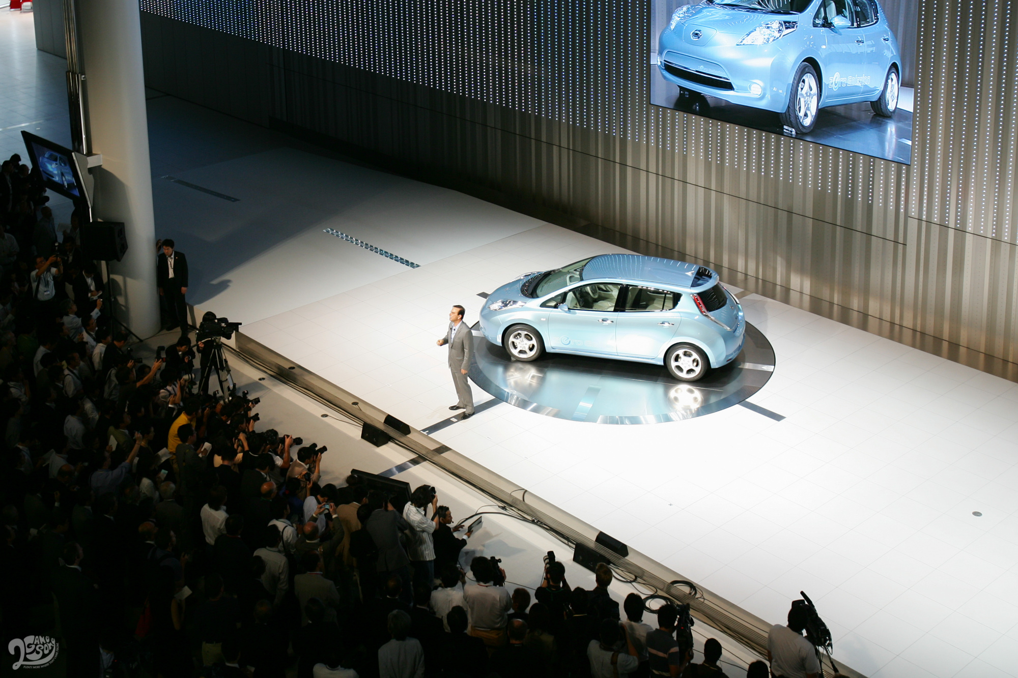 從 Nissan Leaf 到 Tesla Model 3 的熱銷，清楚說明電動車的普及腳步比想像中更快。