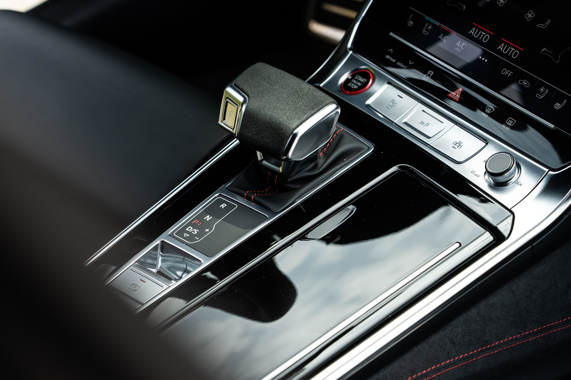 動力銜接tiptronic八速手自排變速箱。