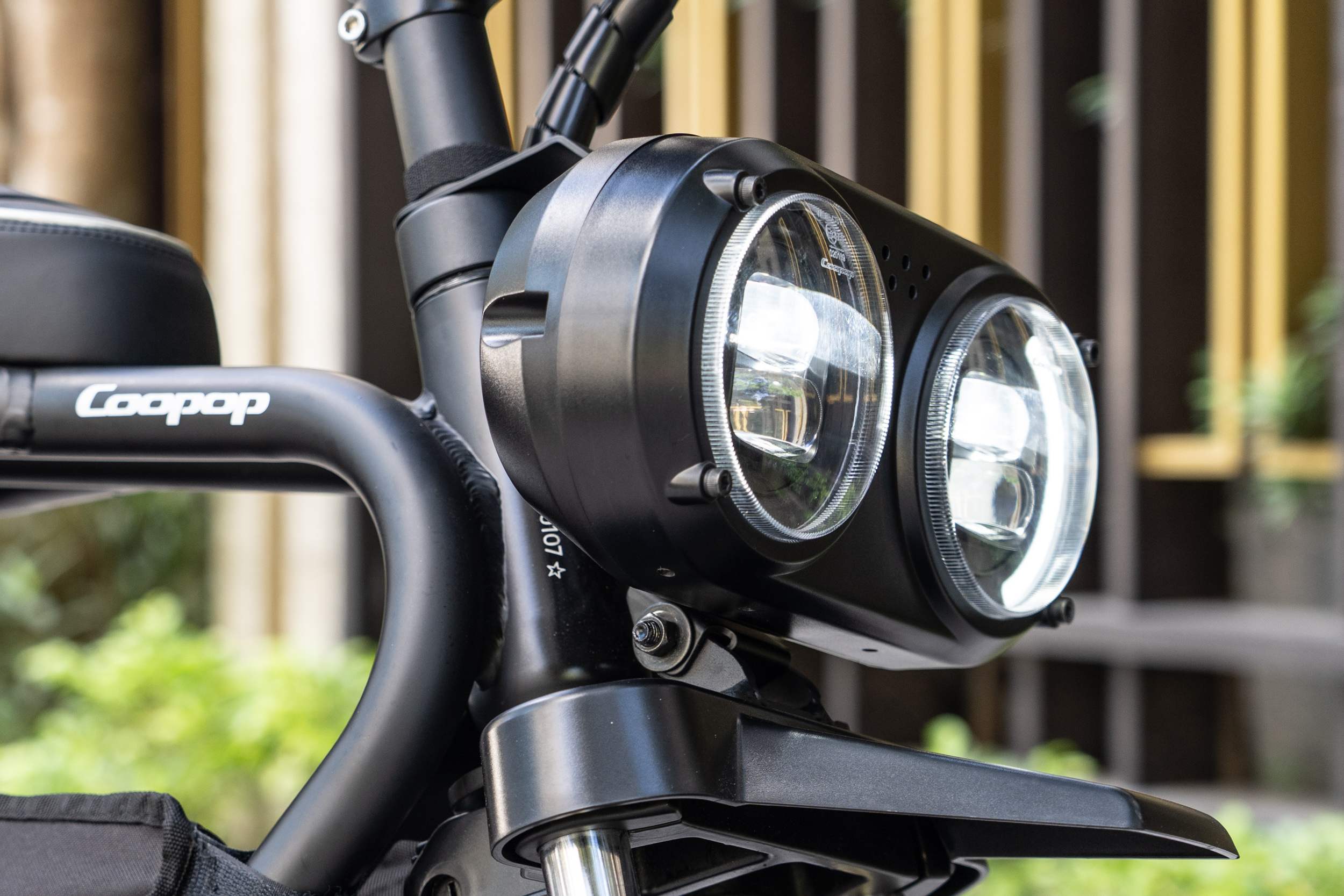 Class-A的LED頭燈不僅照明度夠，造型也很搶眼。