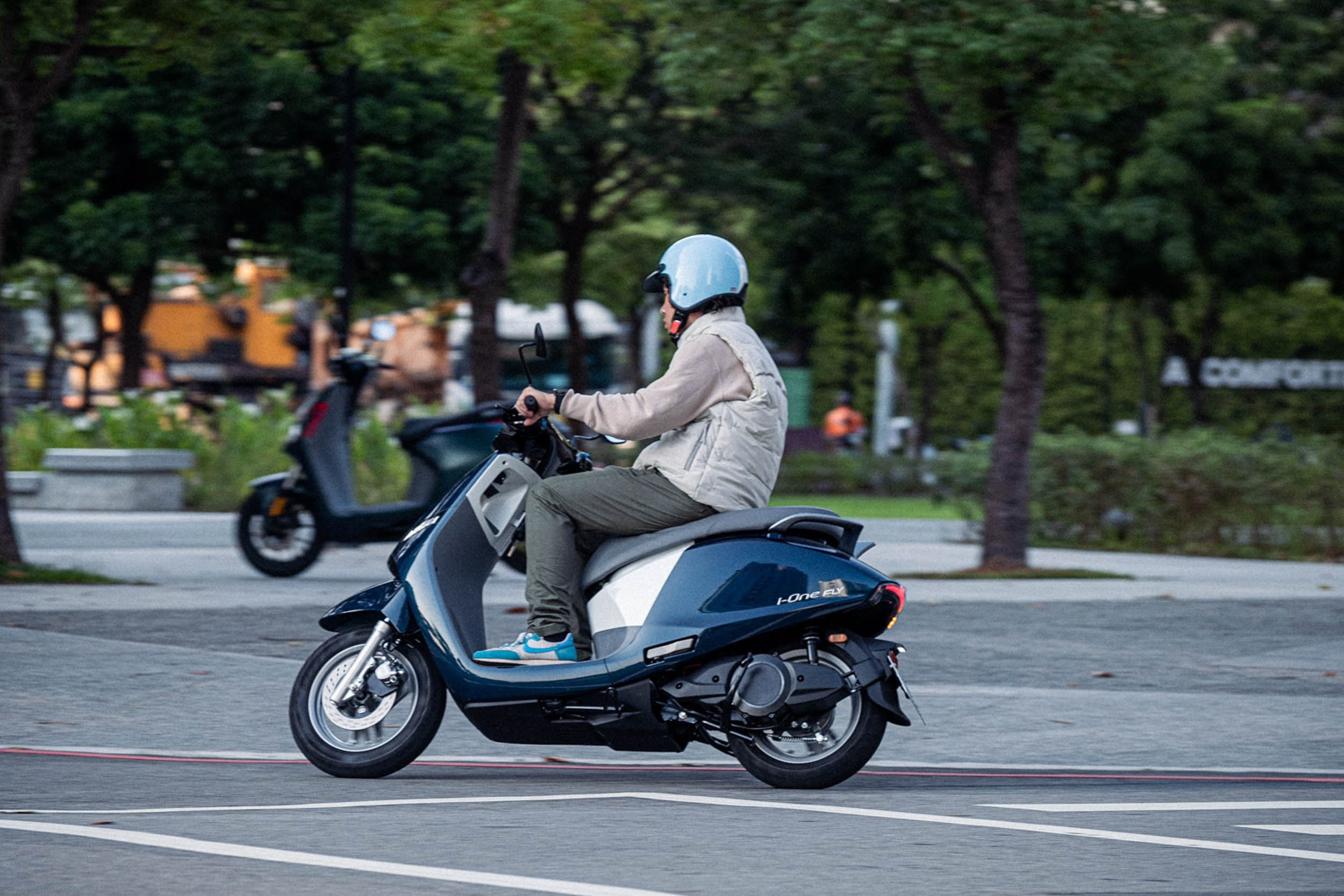 令人訝異的是 i-One Fly 在過彎表現上相當優秀,俐落的動態出乎意料之外。