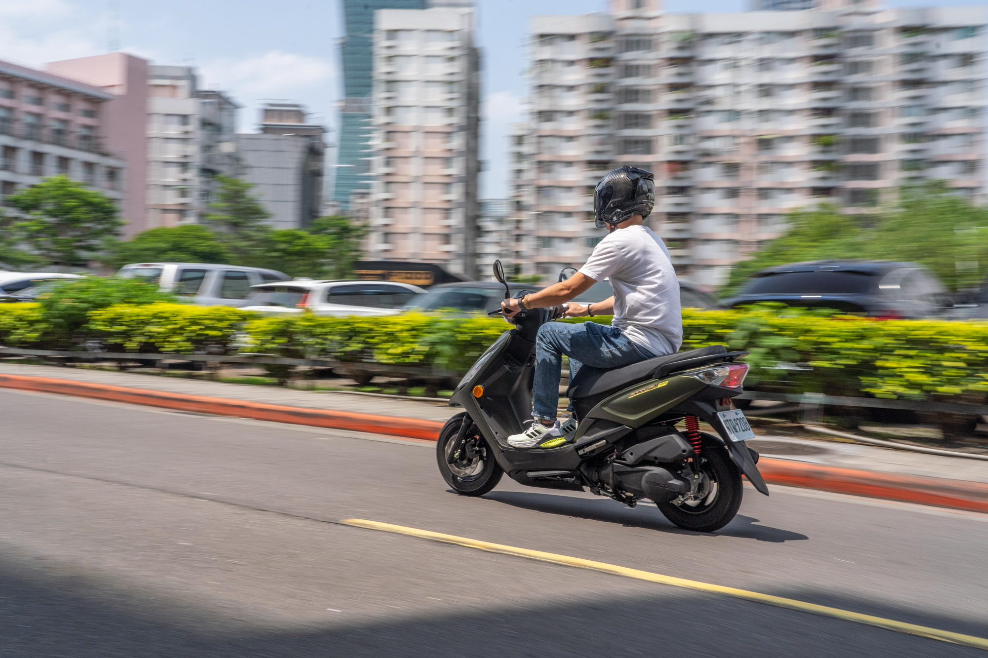 平順的動力輸出曲線不僅兼具油耗經濟性,於都會中穿梭也相當好用。