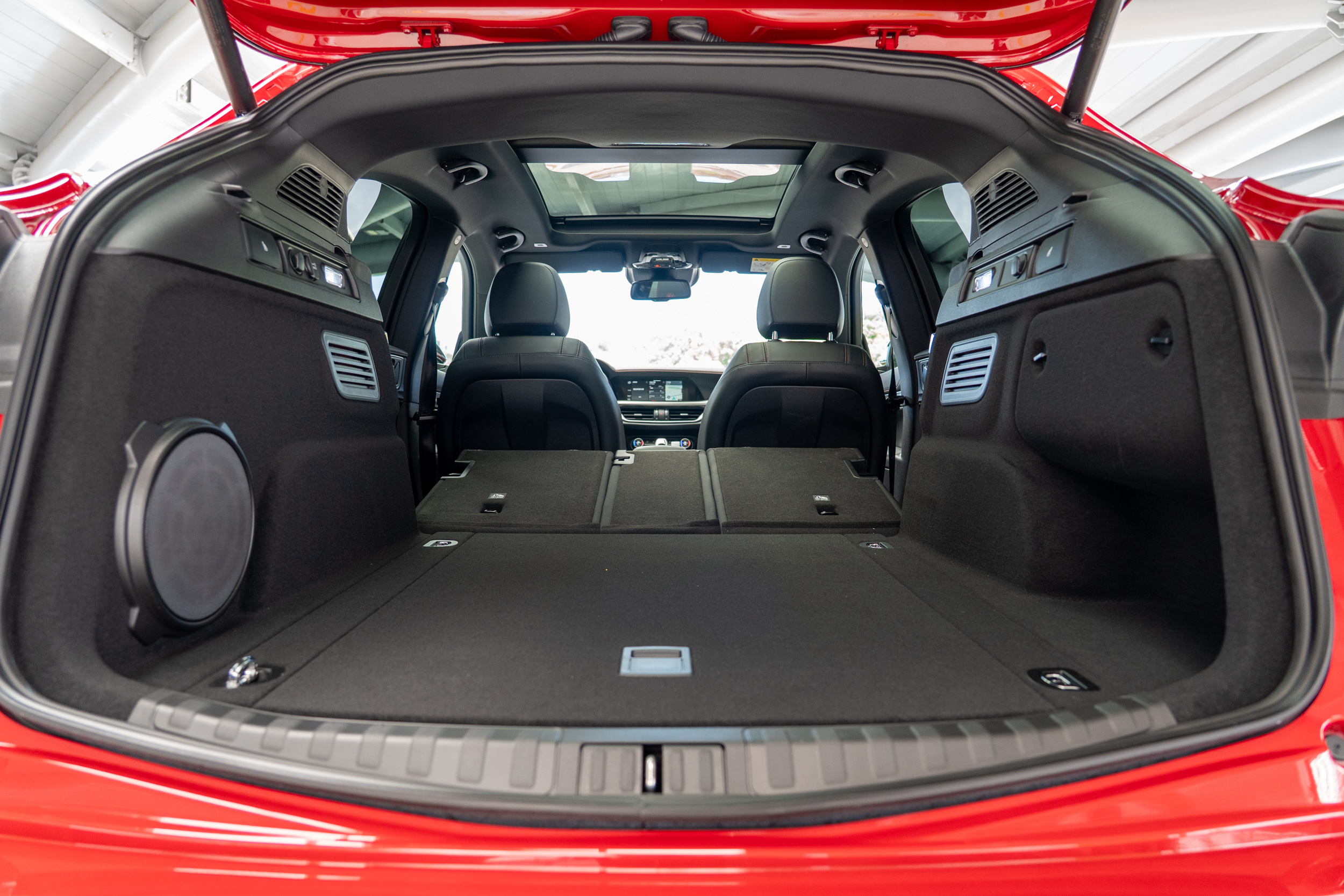 後廂容積最大可擴充至1600公升表現。