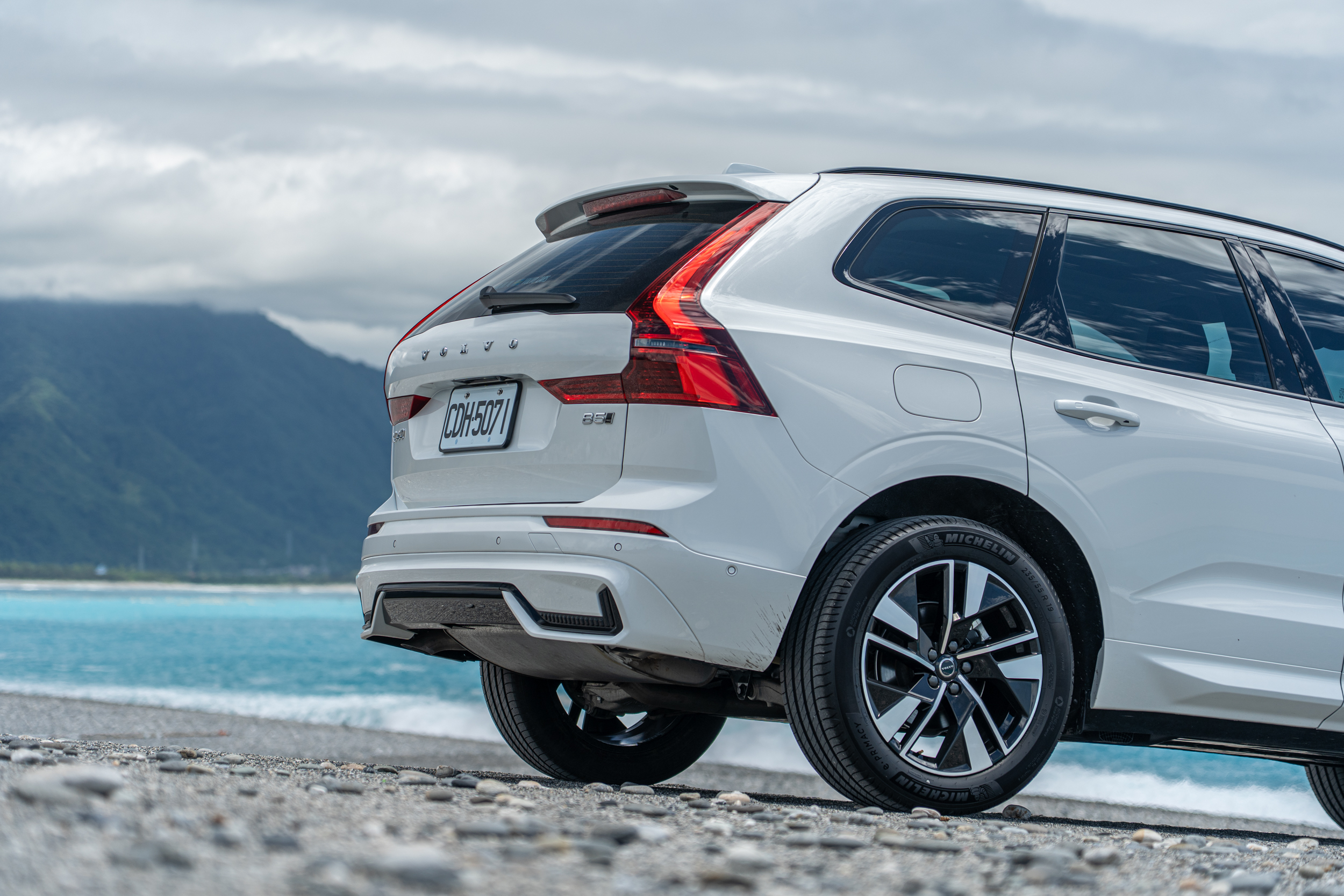 過往俗稱 R-Design 的運動套件被列為 B5 AWD Plus 車型的標準配備。