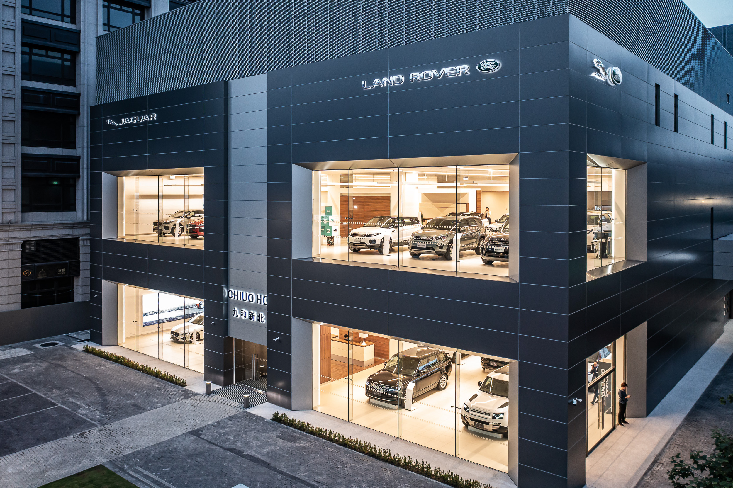 本次 2GameSome 前往 Jaguar Land Rover 新北九和展示暨服務中心來一窺品牌對於電動車後勤、服務做了哪些努力?