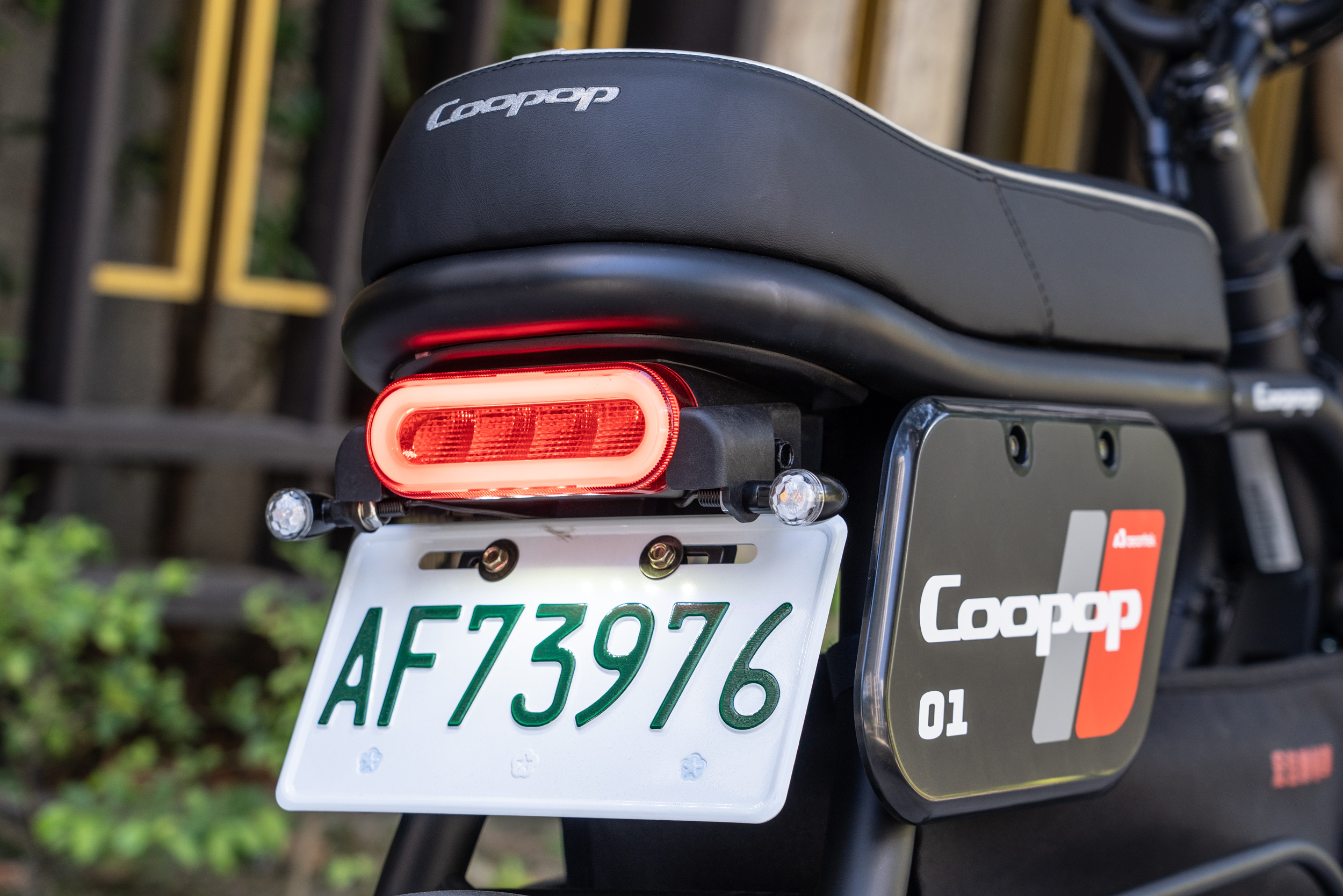 尾燈造型與頭燈呼應，也同樣是LED規格。