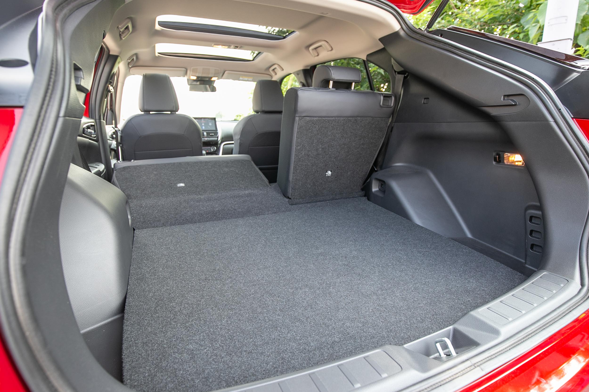 若再搭配後座椅背傾倒機制,更可提升到 1149 公升。