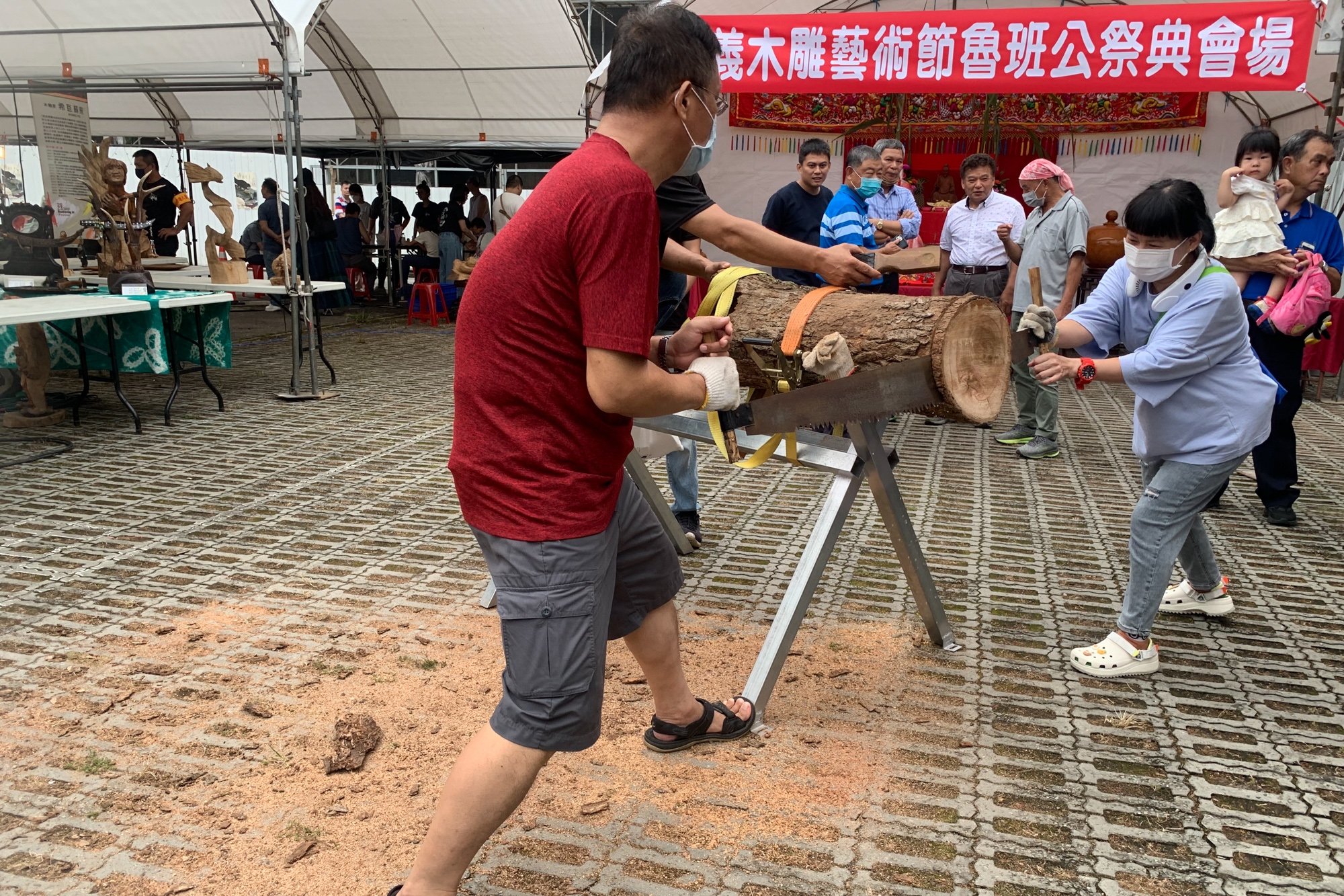 裕隆汽車鼓勵員工同仁參與三義木雕藝術節系列活動,期盼建立大家對藝文參與的重視。