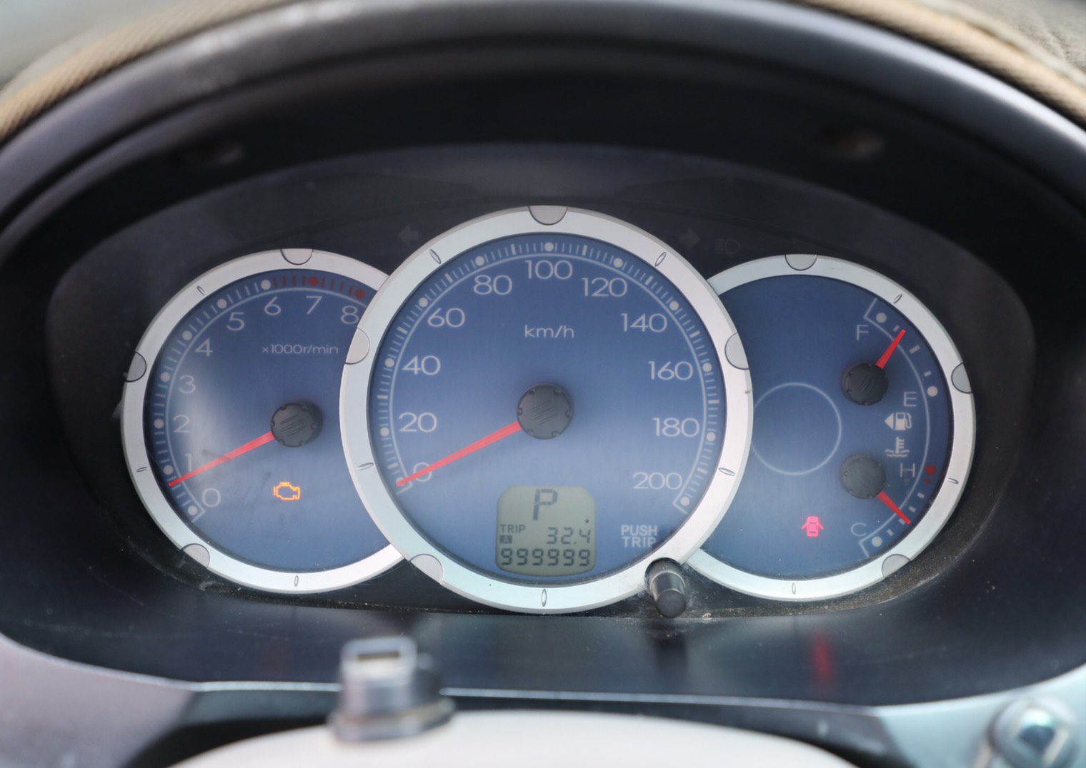 Zinger 里程表停留在 999999 公里輝煌紀錄，車主期望再創第二個百萬公里。