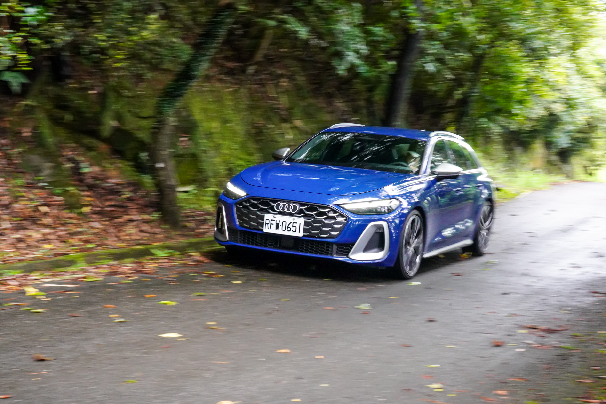 能文能武是這具六缸機體給人的第一印象，輸出線性綿密。