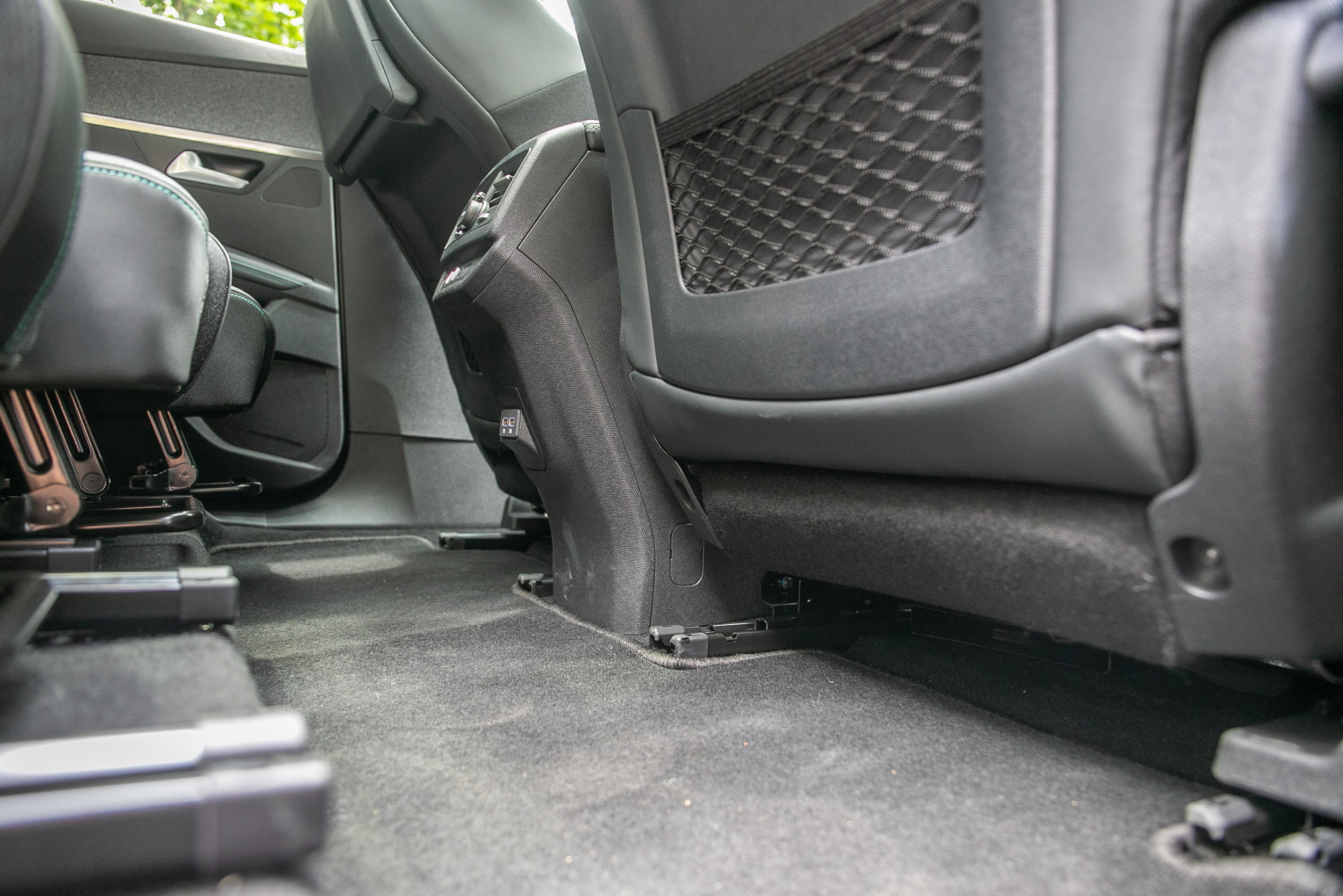 第二排具有果嶺式的平整地板,讓乘坐更加舒適。