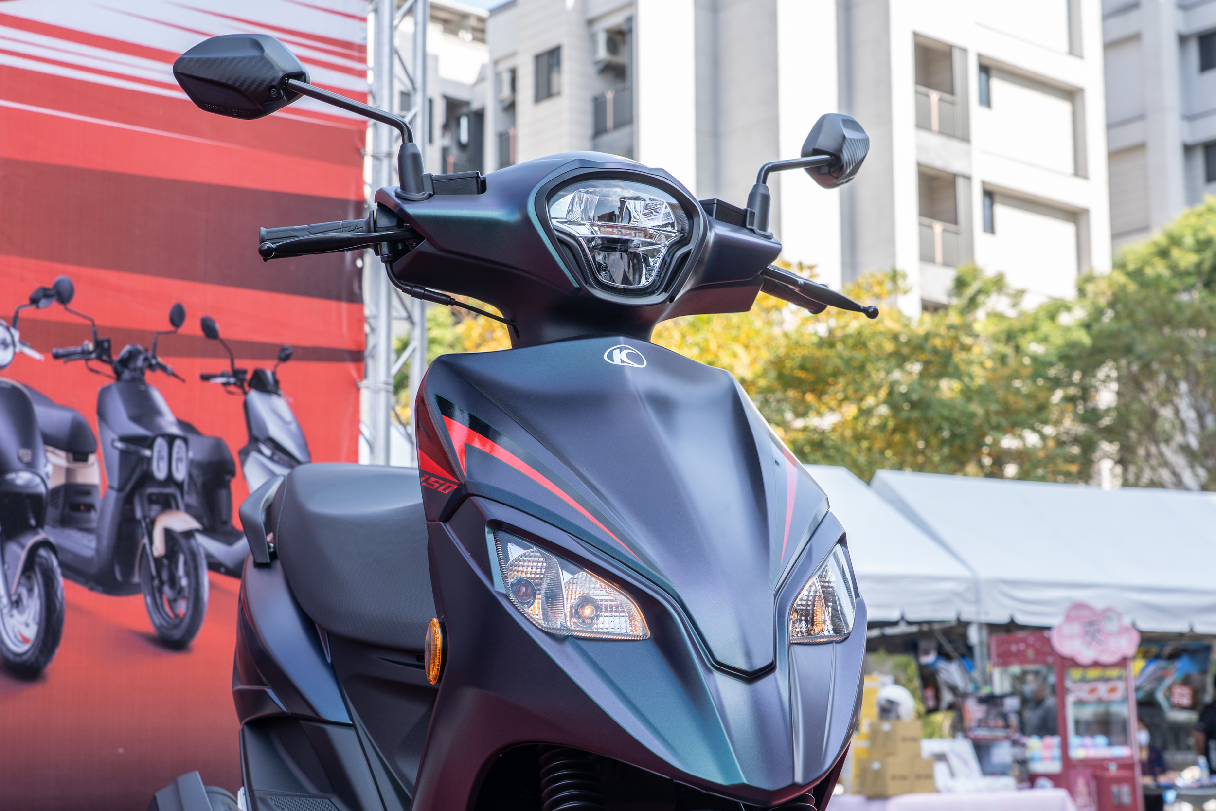 採用飛利浦高亮度Class D LED燈組，夜間照明更明亮，提升用車安全性。