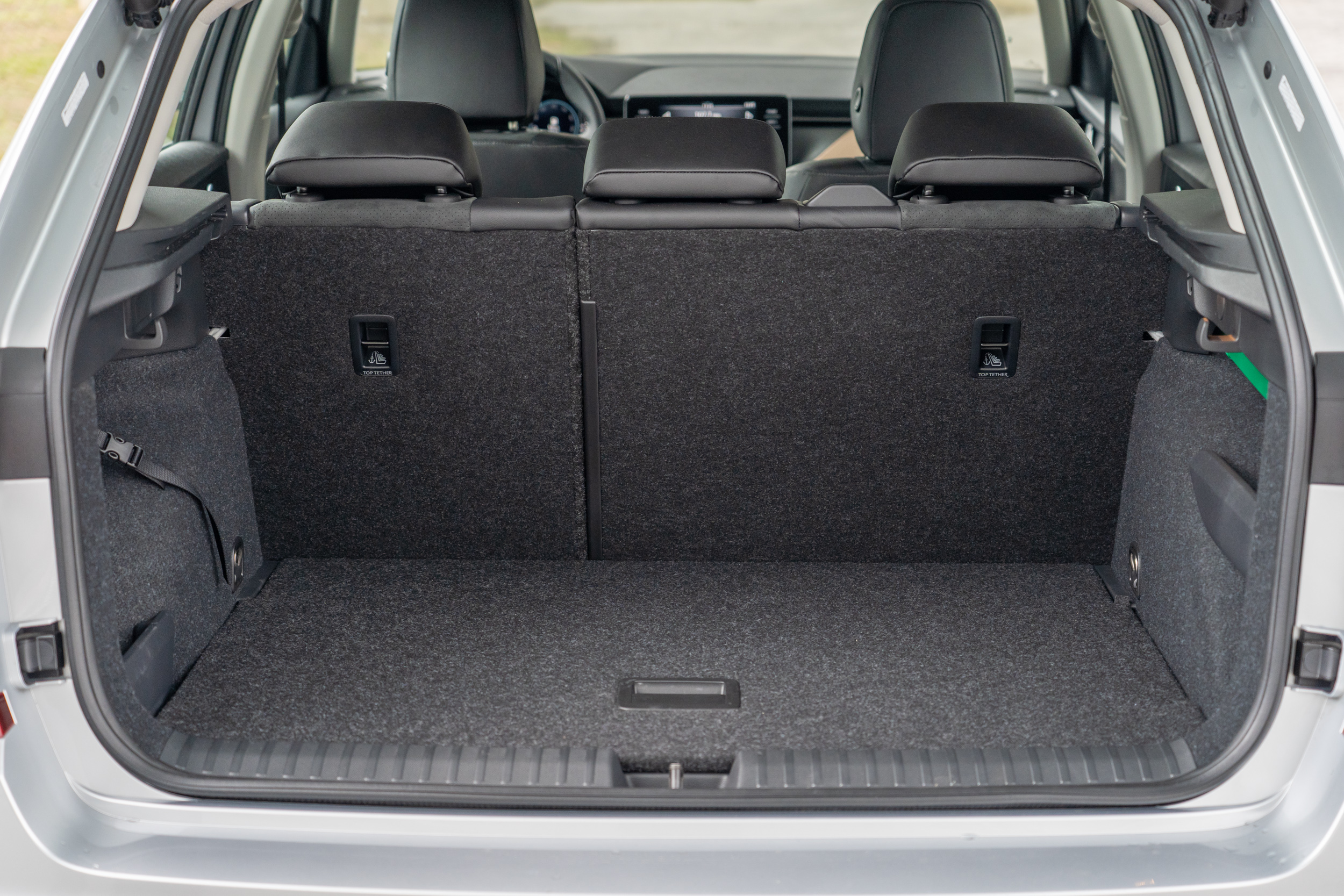 400 公升的基礎容積,透過後座 6 / 4 分離傾倒機制,可提升至 1,395 公升。