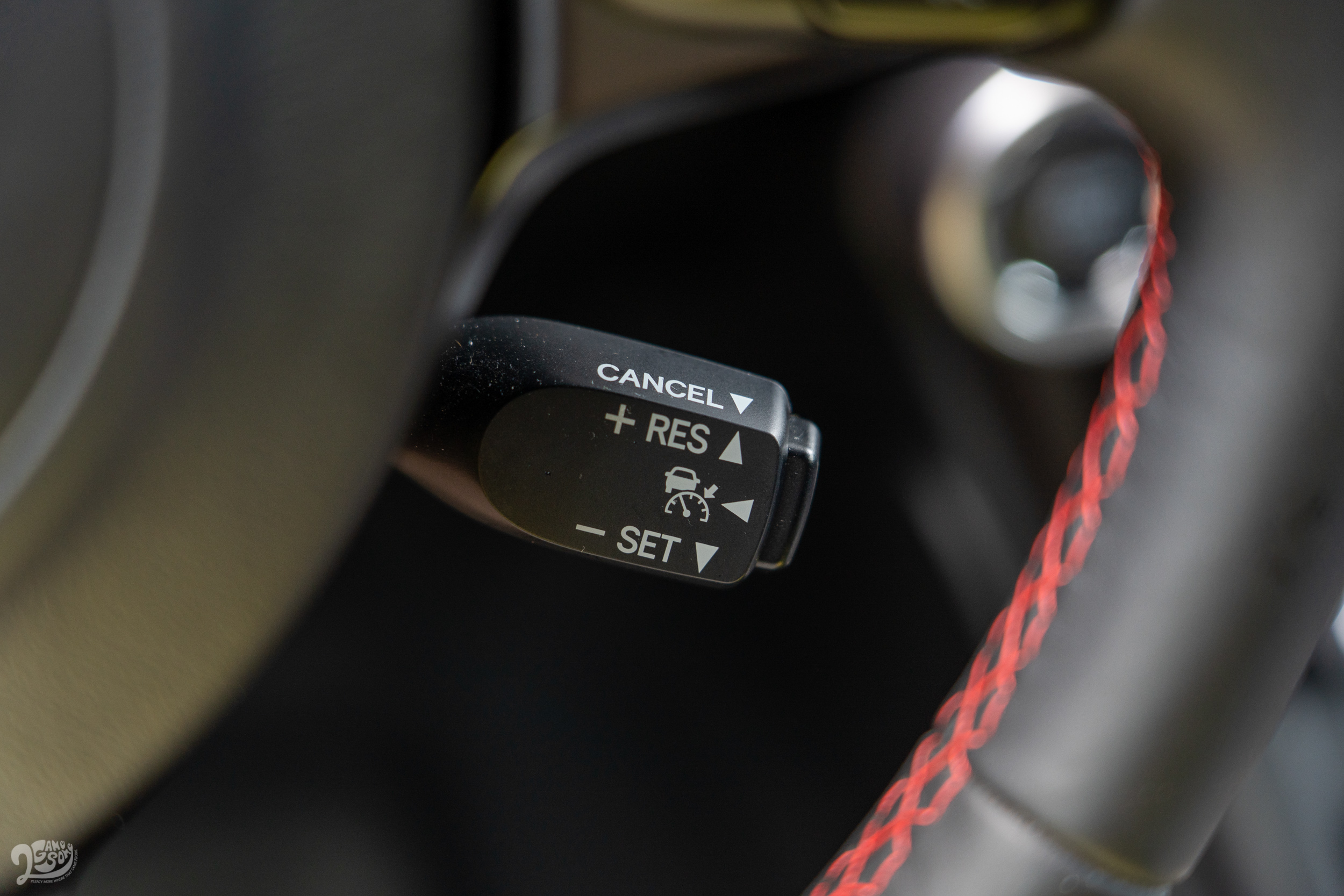 2.4 AT 自排旗艦式樣標配 Eyesight 智能駕駛輔助。