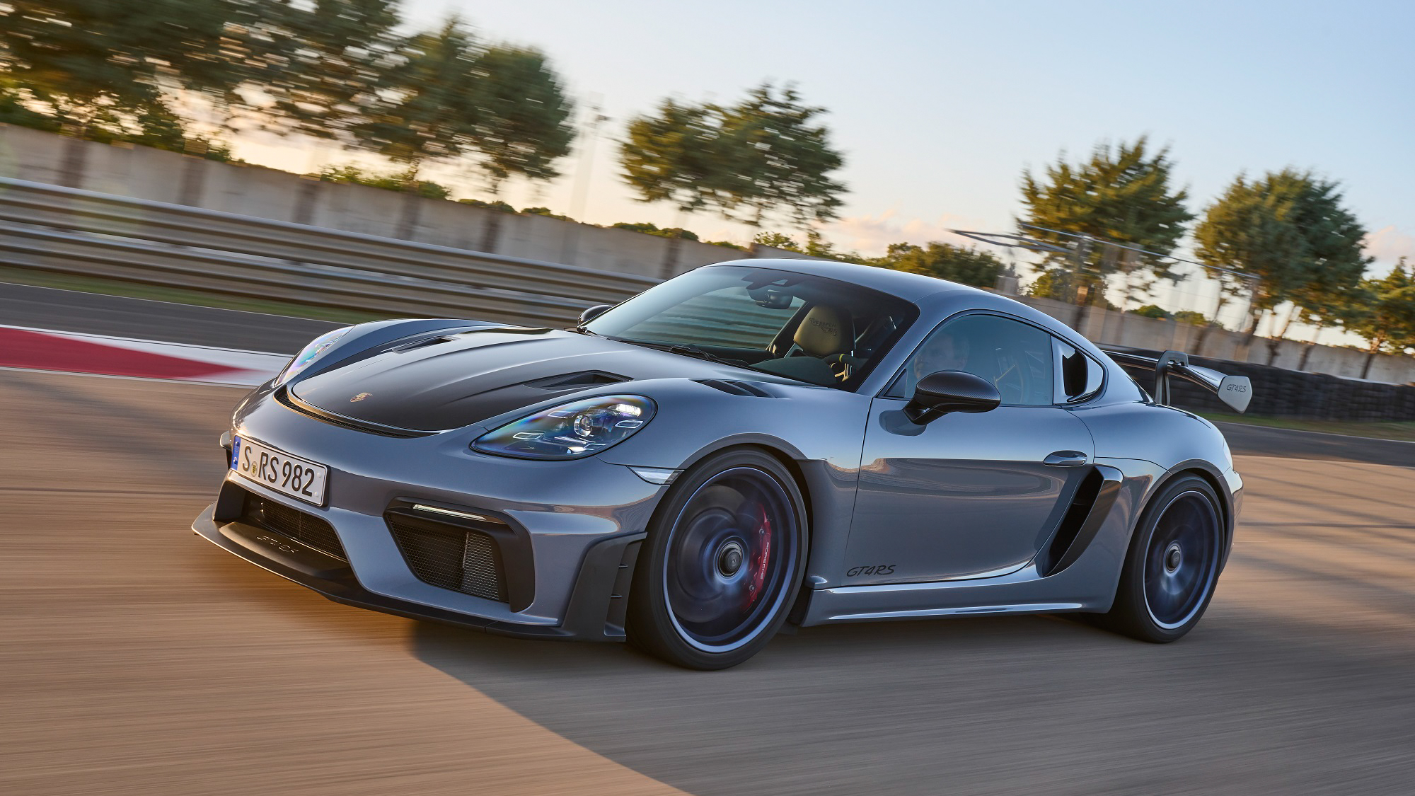 挑戰極致駕馭樂趣！全新 Porsche 718 Cayman GT4 RS全球首演