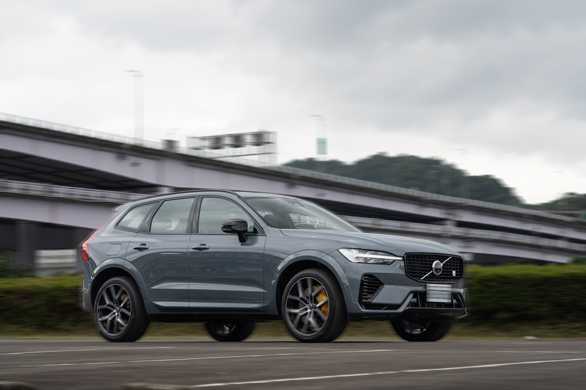 底盤調校明顯較一般XC60硬朗許多,對於舒適較為要求的買家建議購車前先試駕一番。