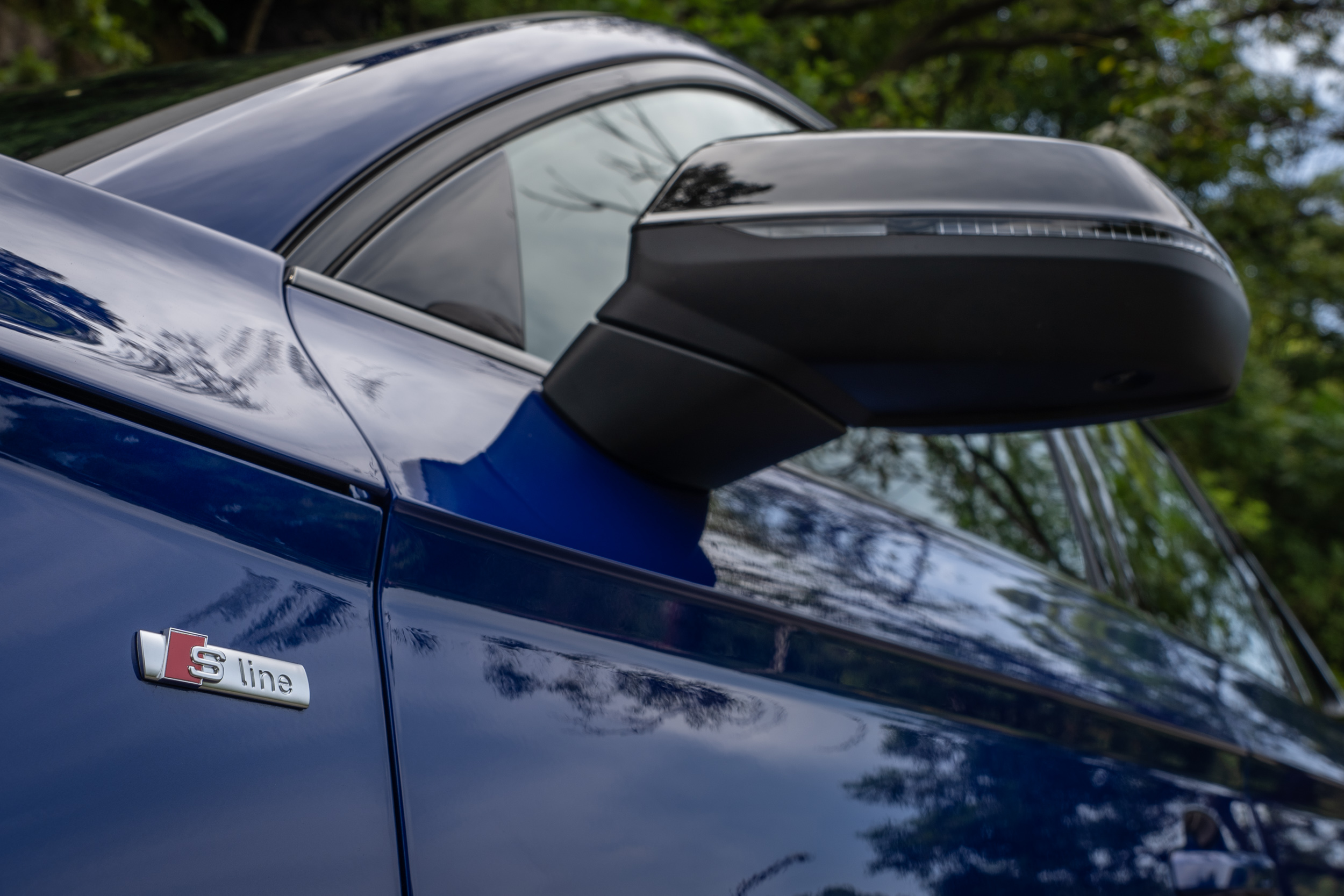 黑色後視鏡也是 Edition One 專屬外觀套件之一。