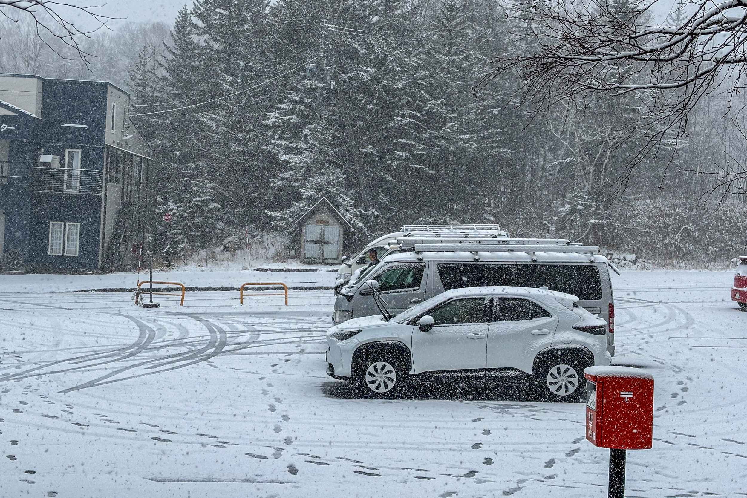 暴風雪是每個人在冬天到日本自駕都會面臨的考驗。