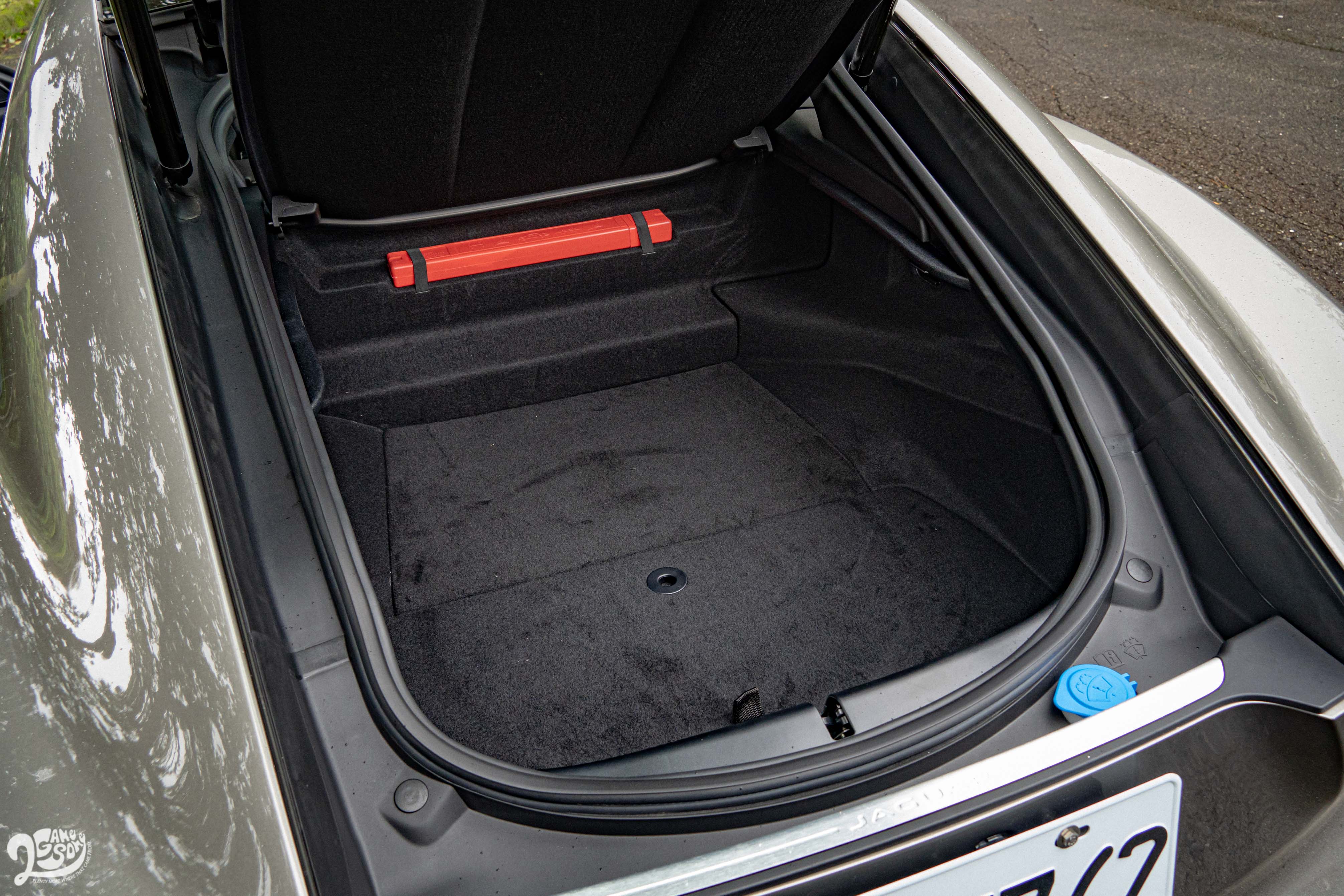 高達 336 公升的後廂容積展現 GT 跑車的日常實用價值。