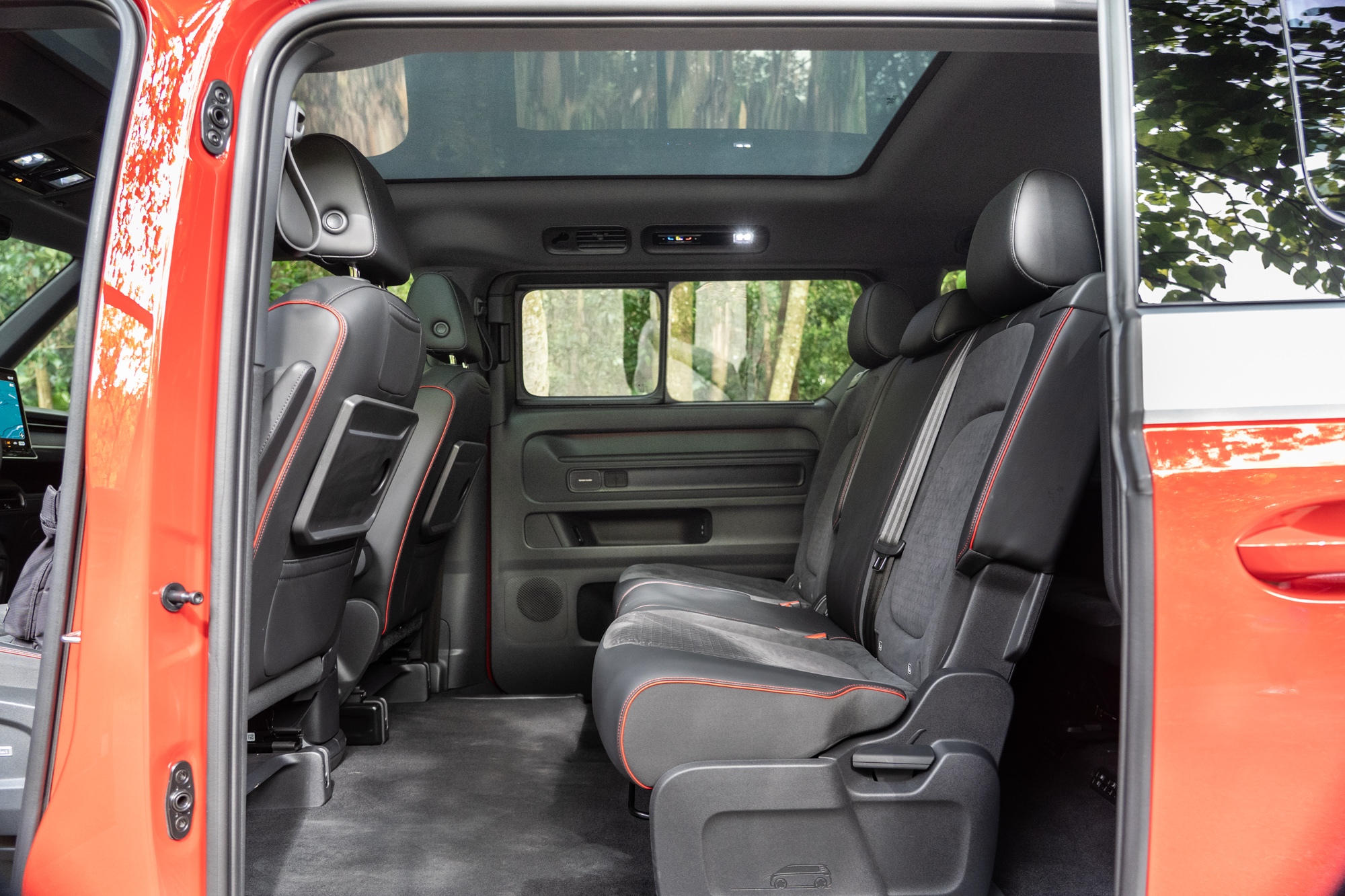 3239mm軸距營造寬敞的乘坐空間。