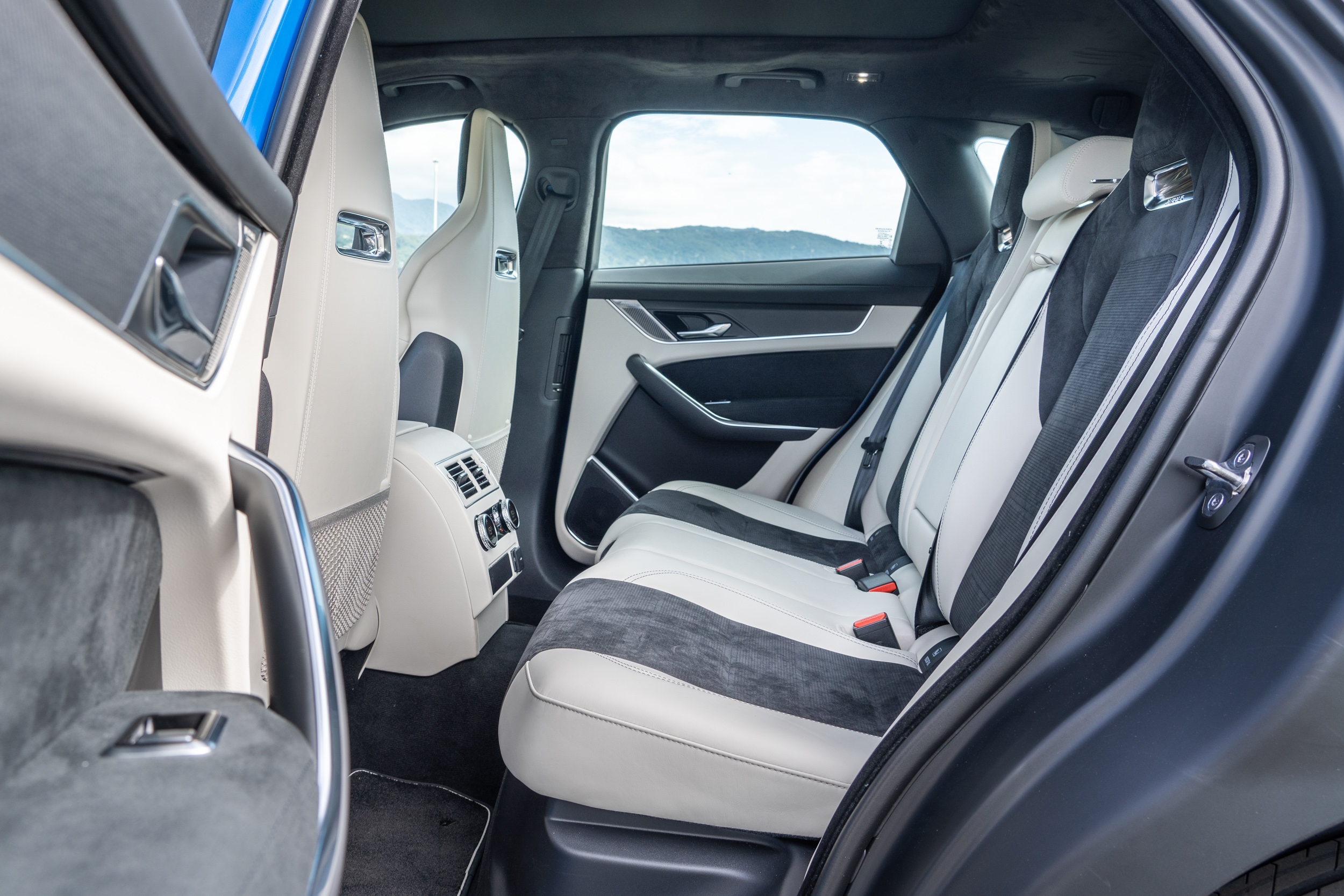 後座空間以此車身尺碼而論不算寬敞。