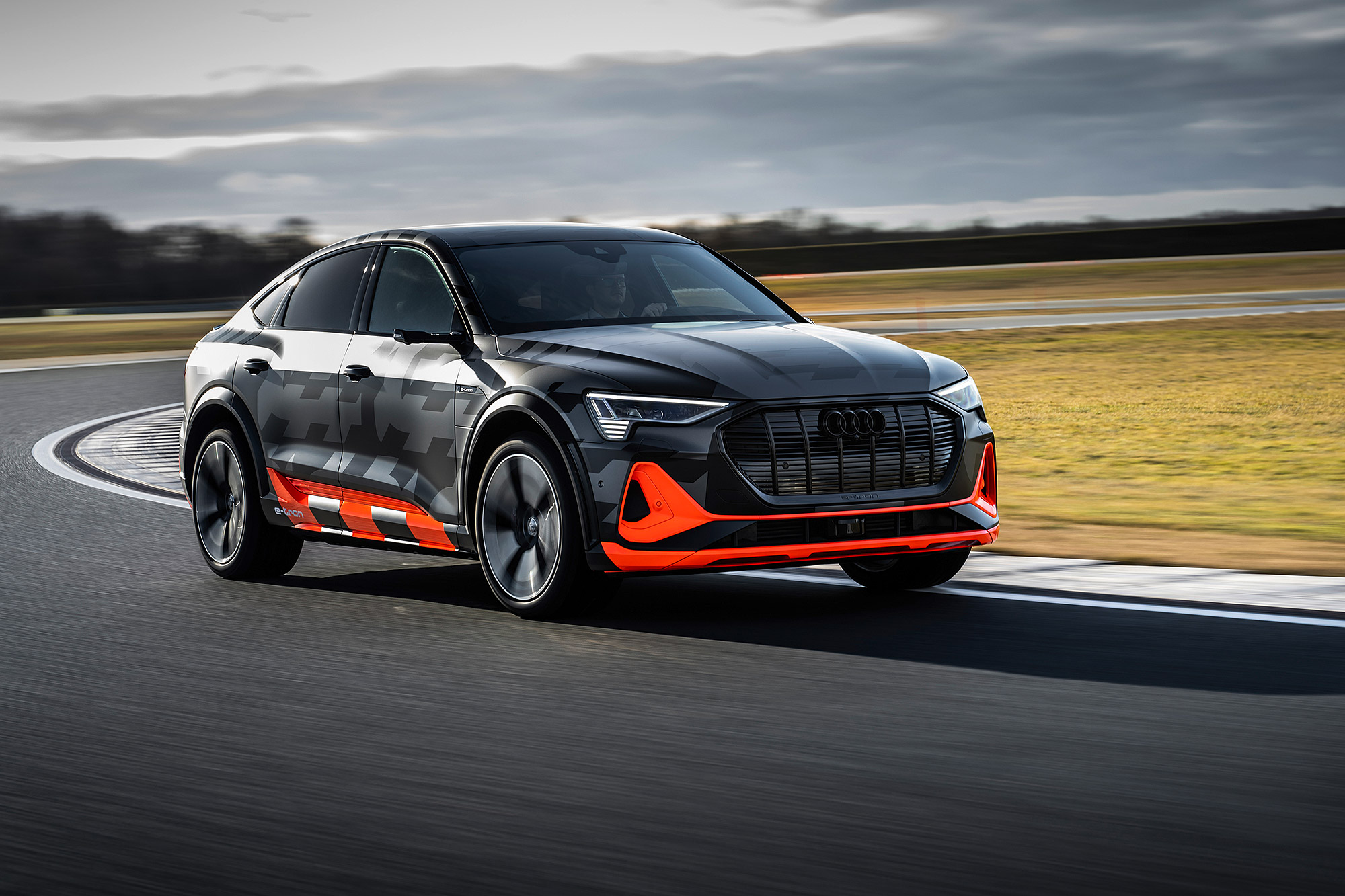 Audi 為 e-tron 與 e-tron Sportback 創造 S 性能車型。