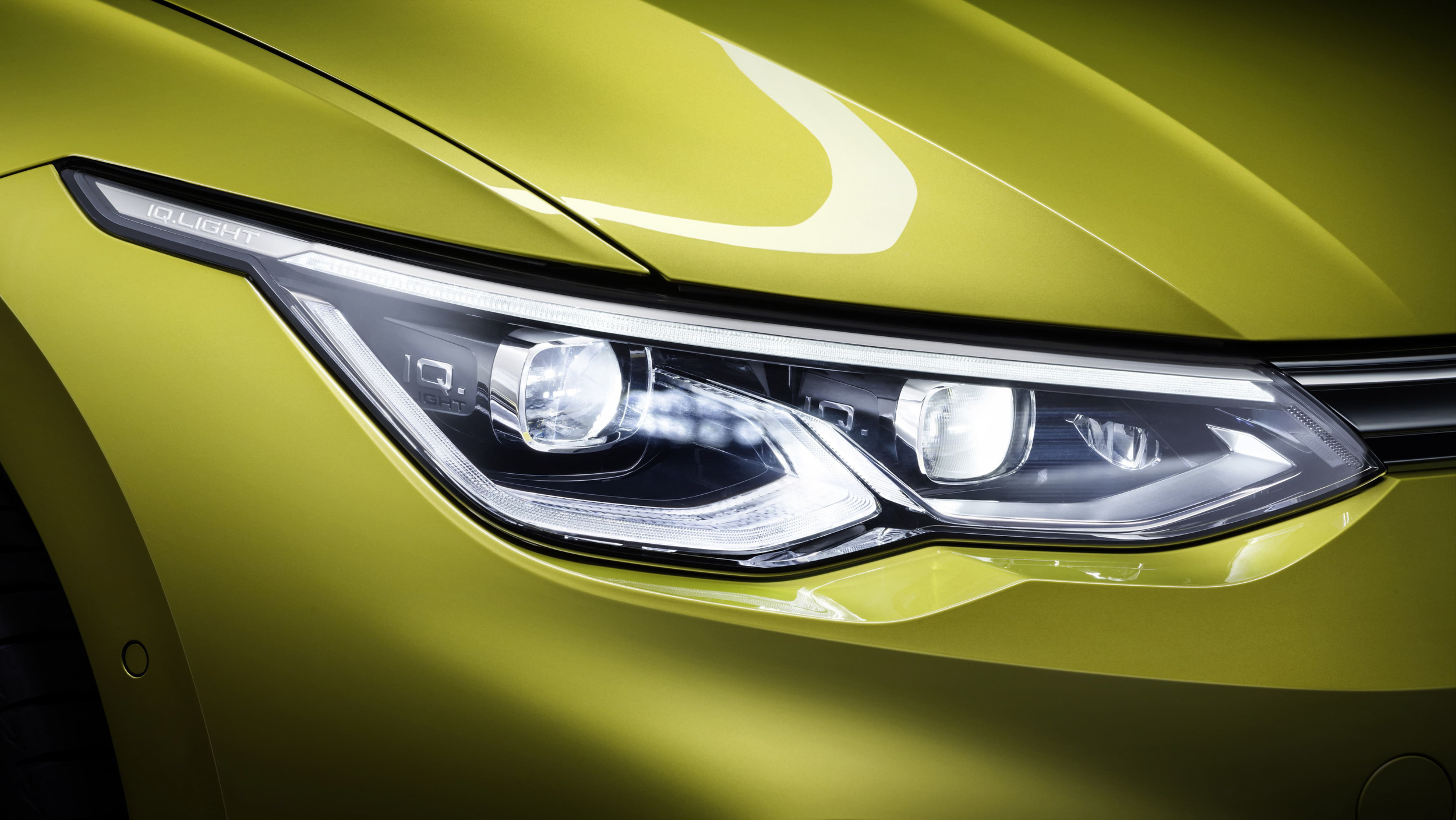 搭載全 LED 科技的 IQ.LIGHT 智慧燈組,包含光感應自動頭燈(含Coming Home和Leaving Home功能)。
