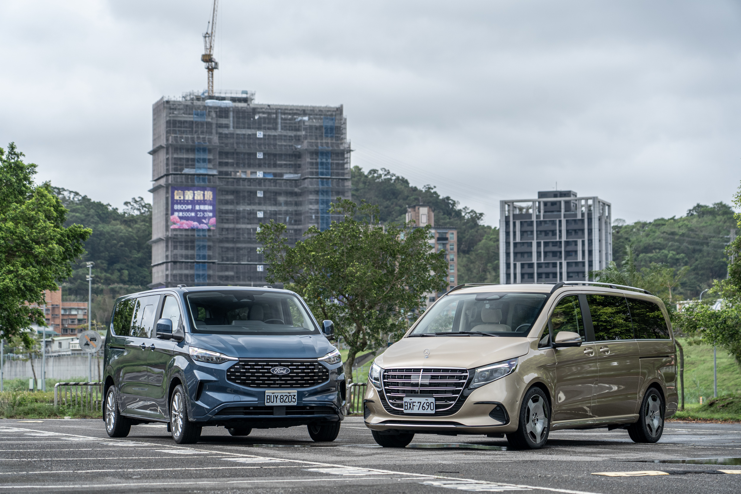 同樣定位為商旅車款，但Ford Tourneo Custom與M-Benz V250d兩款車有著不同的詮釋方式。 