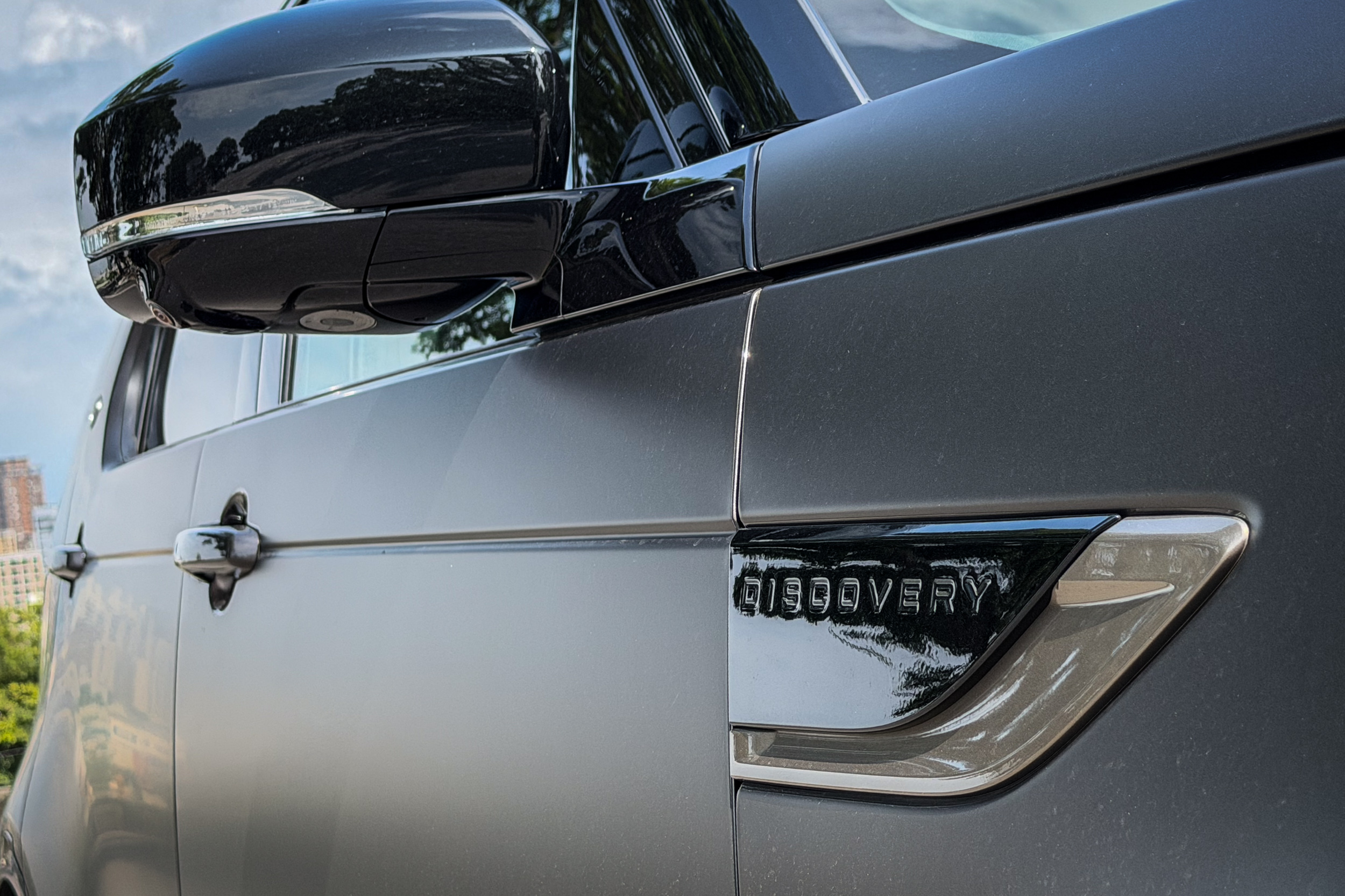 Discovery Tempest Edition 車型外觀提供三款專屬車色，並標配專屬的「緞光防護膜」。