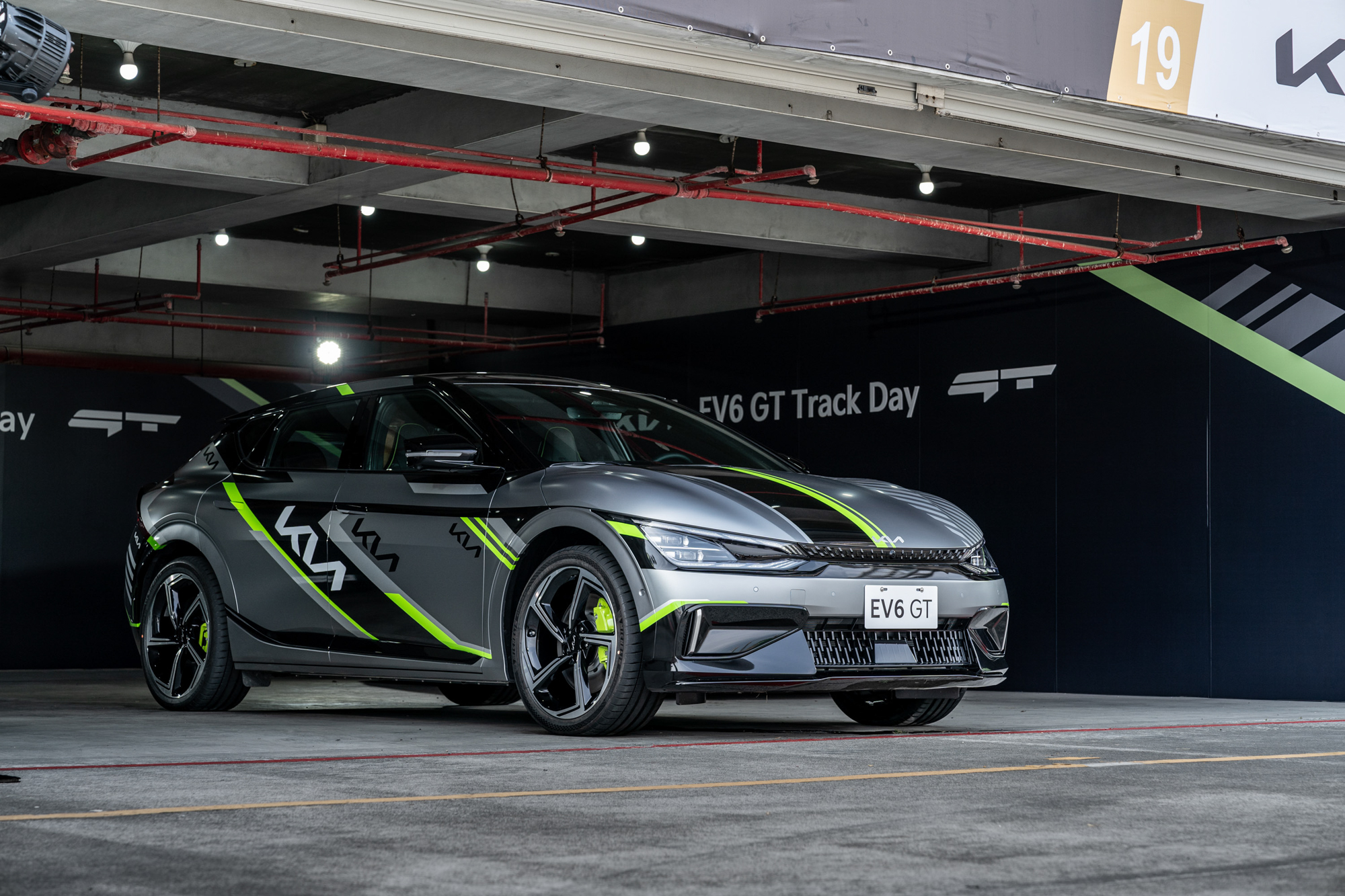 試駕時尚未正式發表的Kia EV6 GT,僅知道正式售價將不會超過新台幣300萬元。