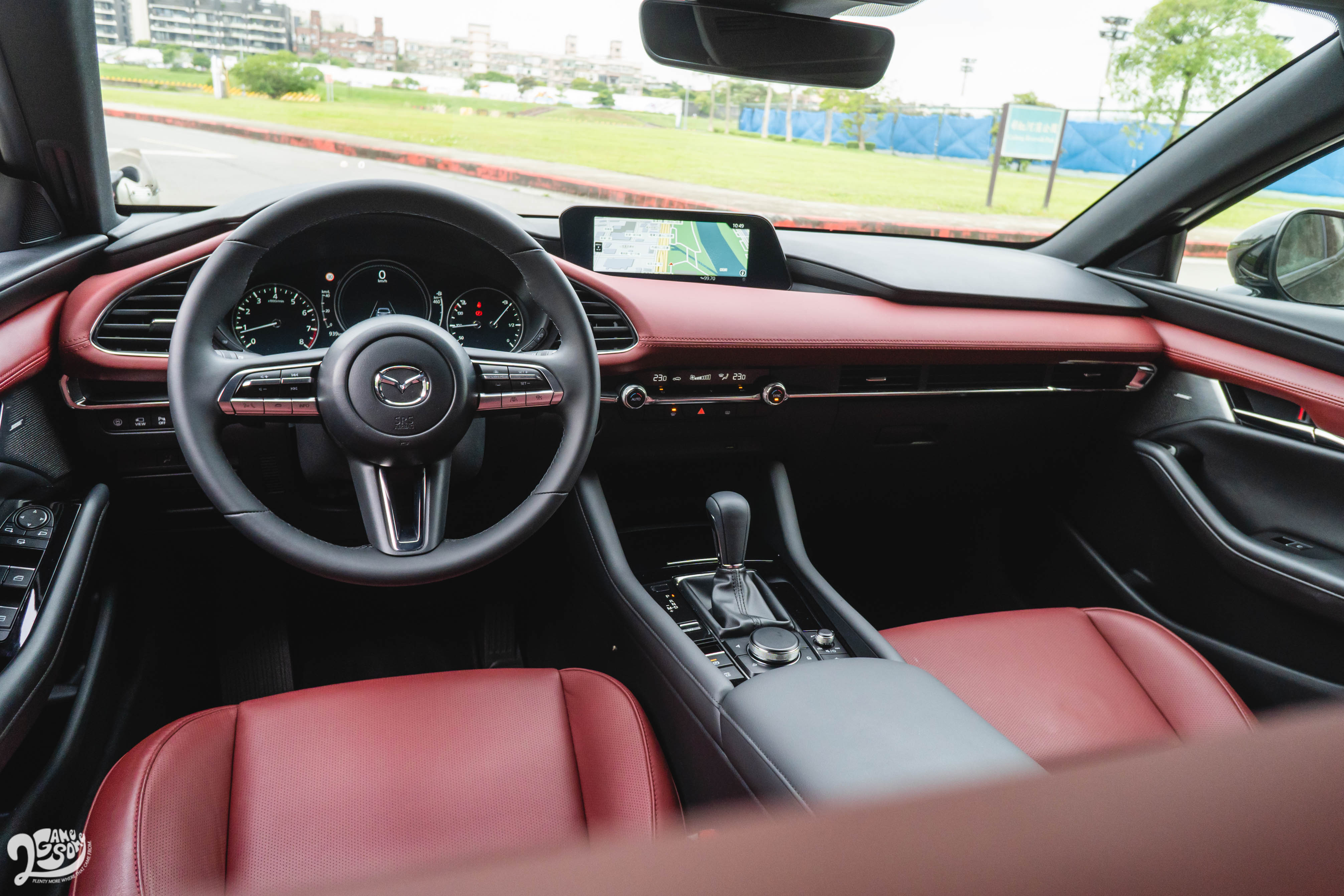Mazda3 旗艦進化型提供「酒韻紅內裝」。