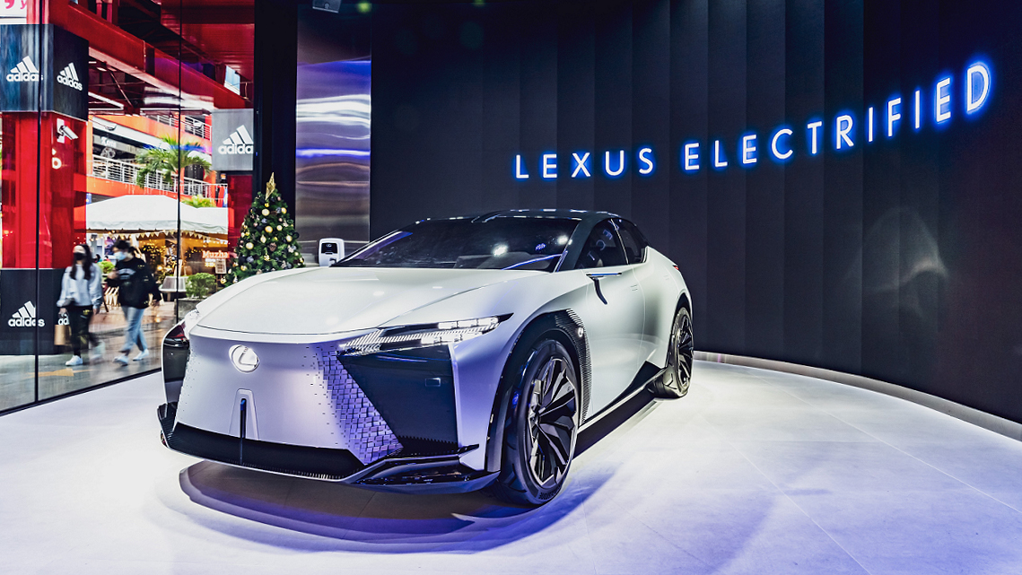 ▲ Lexus 電動概念車 LF-Z Electrified Concept 登台於信義商圈品牌概念店展出