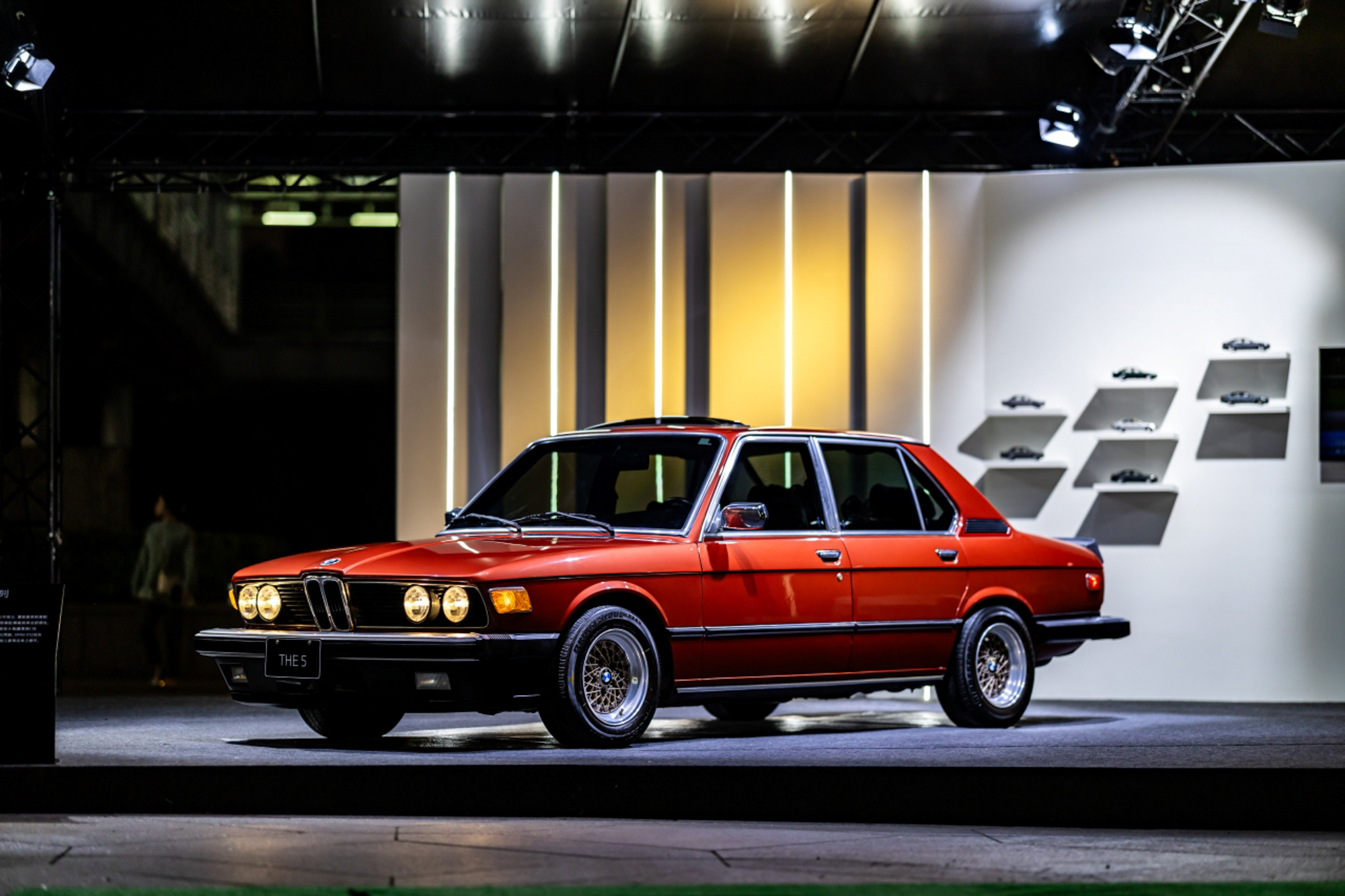 BMW以1972年登場的首款5系列,奠定世上最成功的Business Sedan中大型豪華房車地位,承襲過往歷代5系列的成功經驗,持續創造並挑戰,為全新世代BMW 5系列寫下傲視級距的傳奇篇章。