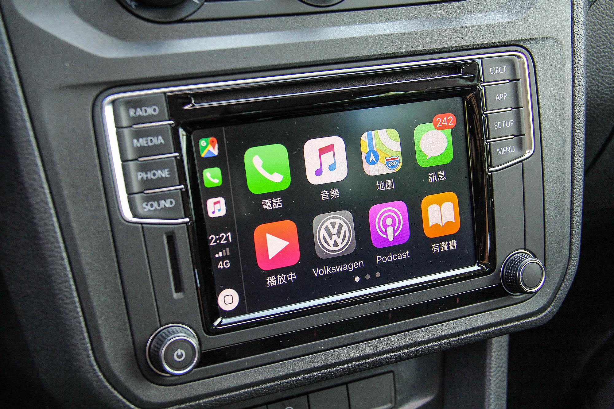 支援 Apple CarPlay 與 Android Auto 的 App-Connect 系統為標準配備，並升級 6.33 吋觸控螢幕。