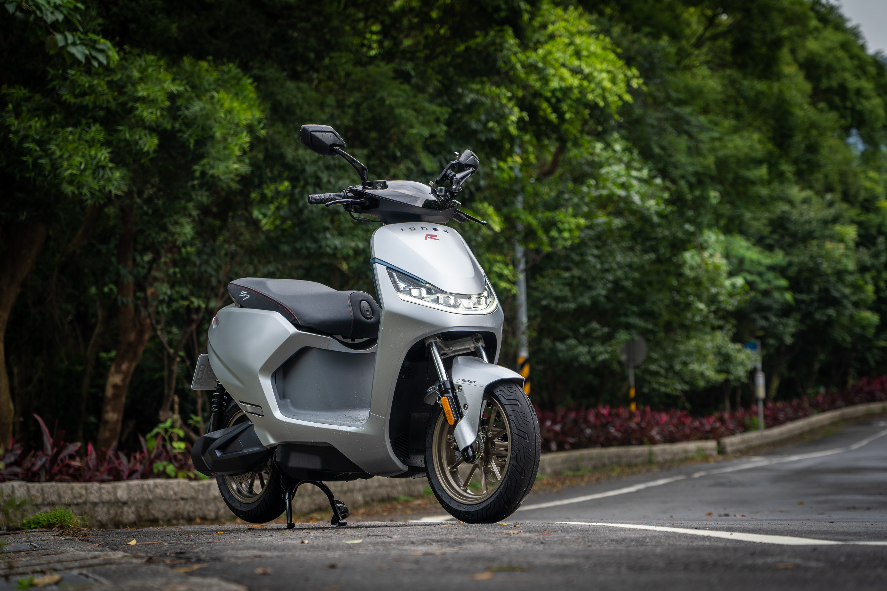 試駕車型為 Ionex 3.0 家族中的 S7R,售價為新台幣 106,800 元。