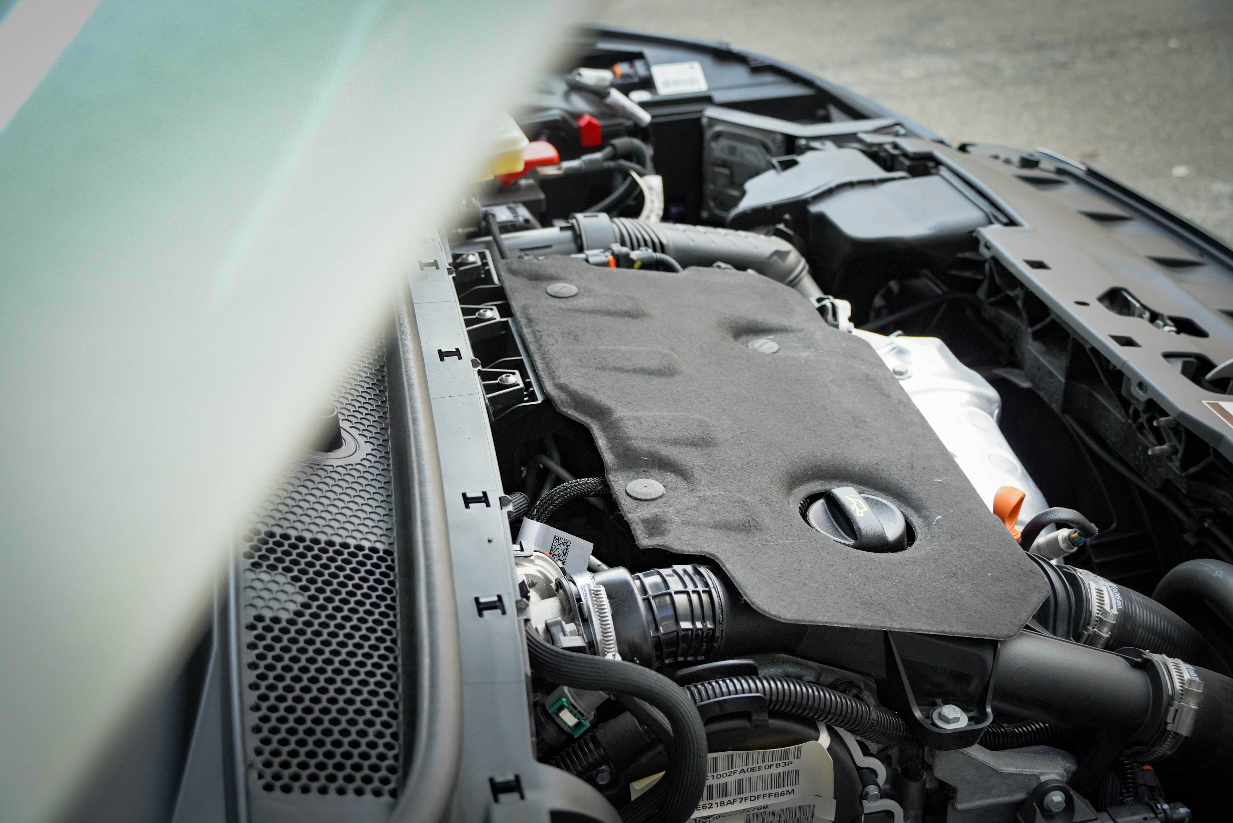 PSA Group 最新 1.5L BlueHDi 渦輪增壓柴油引擎馬力為 130 匹馬力、扭力為 300 牛頓米，官方油耗數據為 22.3 km/l。